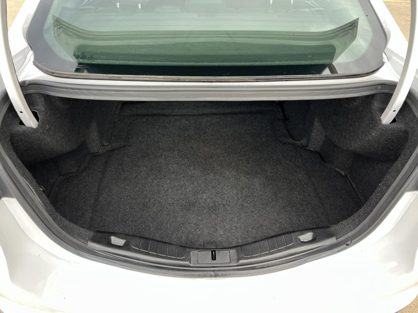 2015 WHITE /Black Ford Fusion SE (3FA6P0HD4FR) with an 1.5L 4 Cyl. engine, Automatic transmission, located at 2990 Old Orchard Rd., Jackson, MO, 63755, 37.354214, -89.612106 - 2015 Ford Fusion SE 159xxx miles Front Wheel Drive 1.5L 4 Cyl. Automatic Leather Backup Camera Power/Heated Seats Bluetooth Cruise Power Windows/Locks/Mirrors We have financing available and we accept trades! Fill out a credit application on our website or come by today! If you have any - Photo#19