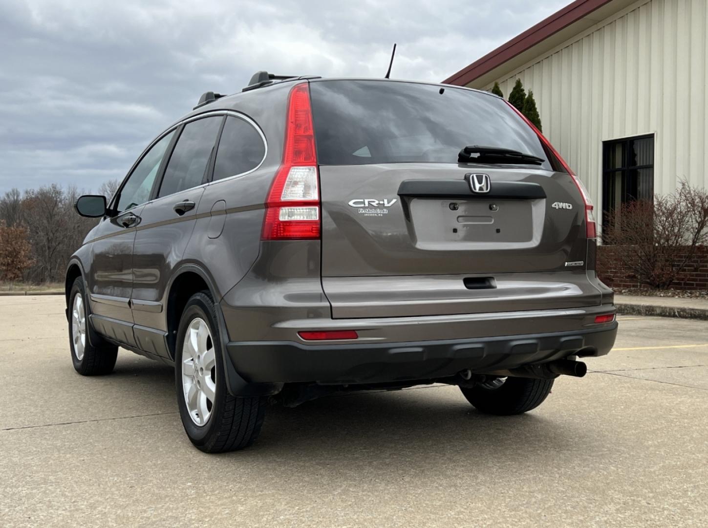 2011 Brown /Black Honda CR-V SE 4WD (5J6RE4H46BL) with an 2.4L 4 Cyl. engine, Automatic transmission, located at 2990 Old Orchard Rd., Jackson, MO, 63755, 37.354214, -89.612106 - 2011 Honda CRV SE 142xxx miles 4 Wheel Drive 2.4L 4 Cyl. Automatic Cruise Power Windows/Locks/Mirrors We have financing available and we accept trades! Fill out a credit application on our website or come by today! If you have any questions, give us a call at (573) 204-7777 or visit our webs - Photo#5