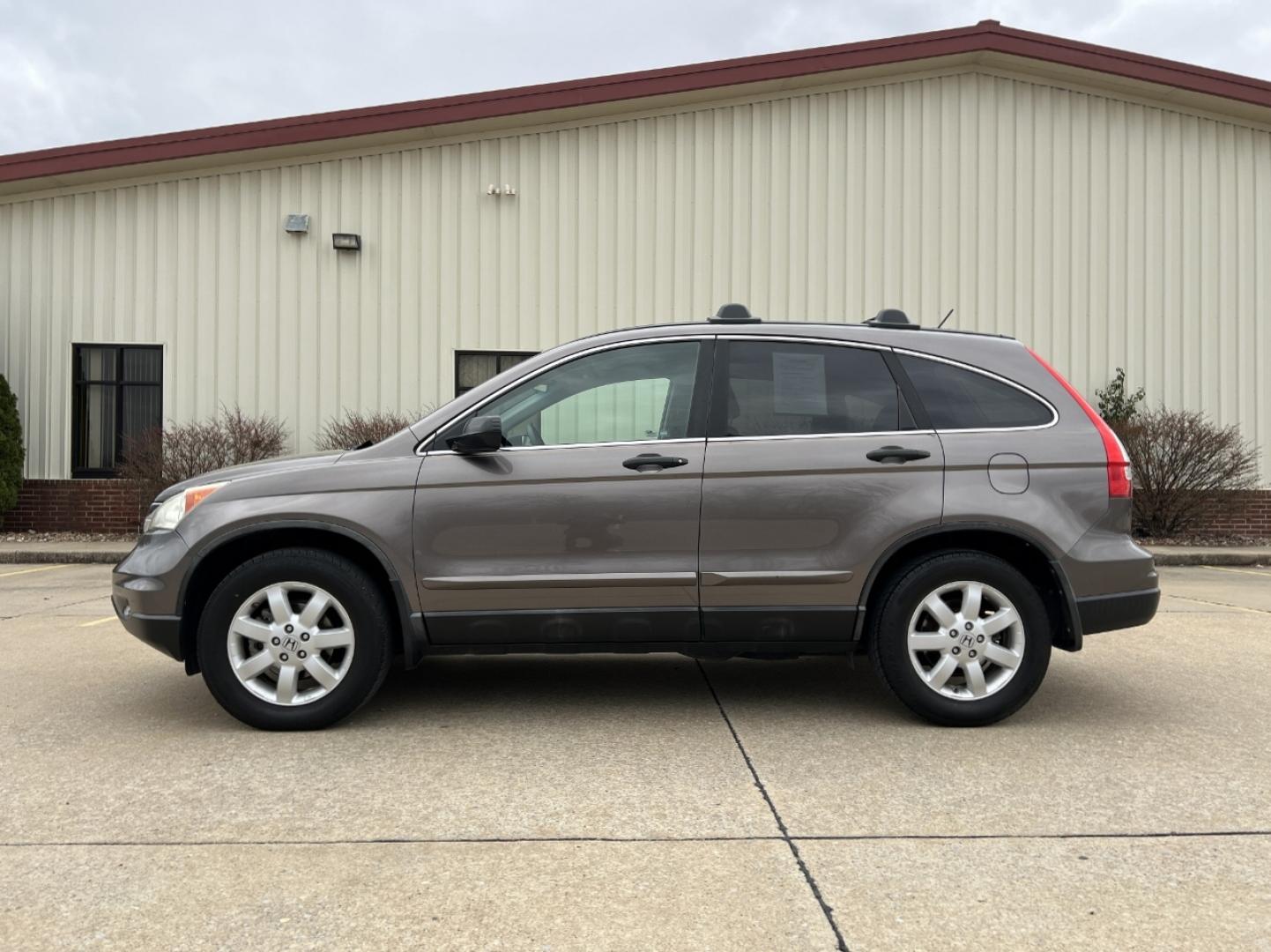 2011 Brown /Black Honda CR-V SE 4WD (5J6RE4H46BL) with an 2.4L 4 Cyl. engine, Automatic transmission, located at 2990 Old Orchard Rd., Jackson, MO, 63755, 37.354214, -89.612106 - 2011 Honda CRV SE 142xxx miles 4 Wheel Drive 2.4L 4 Cyl. Automatic Cruise Power Windows/Locks/Mirrors We have financing available and we accept trades! Fill out a credit application on our website or come by today! If you have any questions, give us a call at (573) 204-7777 or visit our webs - Photo#3