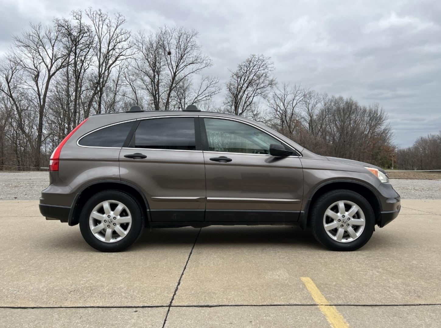 2011 Brown /Black Honda CR-V SE 4WD (5J6RE4H46BL) with an 2.4L 4 Cyl. engine, Automatic transmission, located at 2990 Old Orchard Rd., Jackson, MO, 63755, 37.354214, -89.612106 - 2011 Honda CRV SE 142xxx miles 4 Wheel Drive 2.4L 4 Cyl. Automatic Cruise Power Windows/Locks/Mirrors We have financing available and we accept trades! Fill out a credit application on our website or come by today! If you have any questions, give us a call at (573) 204-7777 or visit our webs - Photo#4