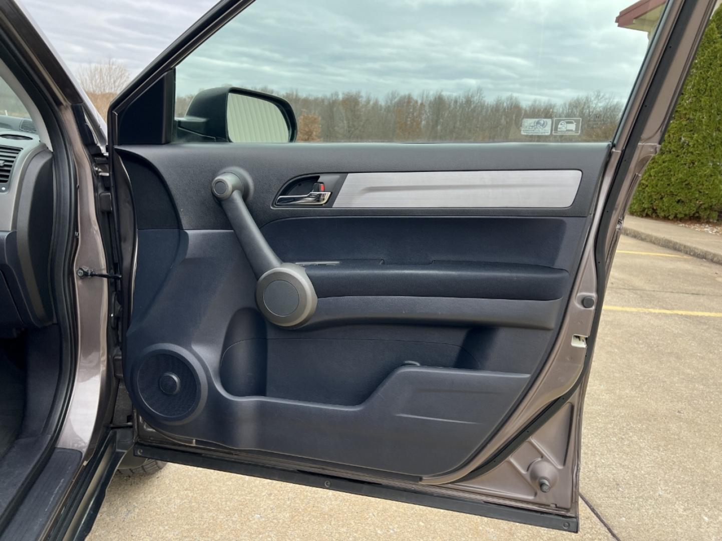 2011 Brown /Black Honda CR-V SE 4WD (5J6RE4H46BL) with an 2.4L 4 Cyl. engine, Automatic transmission, located at 2990 Old Orchard Rd., Jackson, MO, 63755, 37.354214, -89.612106 - 2011 Honda CRV SE 142xxx miles 4 Wheel Drive 2.4L 4 Cyl. Automatic Cruise Power Windows/Locks/Mirrors We have financing available and we accept trades! Fill out a credit application on our website or come by today! If you have any questions, give us a call at (573) 204-7777 or visit our webs - Photo#12