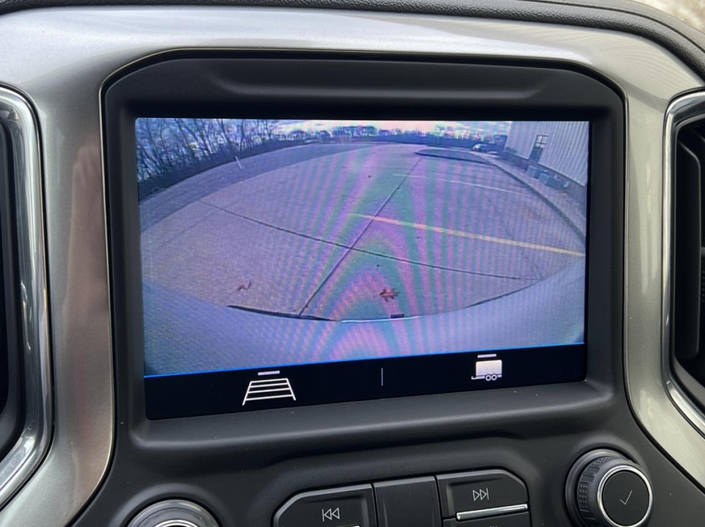 2019 SILVER /Black Chevrolet Silverado 1500 LT Crew Cab 4WD (1GCUYDED8KZ) with an 5.3L V8 engine, Automatic transmission, located at 2990 Old Orchard Rd., Jackson, MO, 63755, 37.354214, -89.612106 - 2019 Chevrolet Silverado 1500 LT 1-Owner 125xxx miles 4x4 5.3L V8 Automatic Backup Camera Power Driver Seat Heated Seats Heated Steering Wheel Bluetooth Remote Start Cruise Power Windows/Locks/Mirrors We have financing available and we accept trades! Fill out a credit application on ou - Photo#3