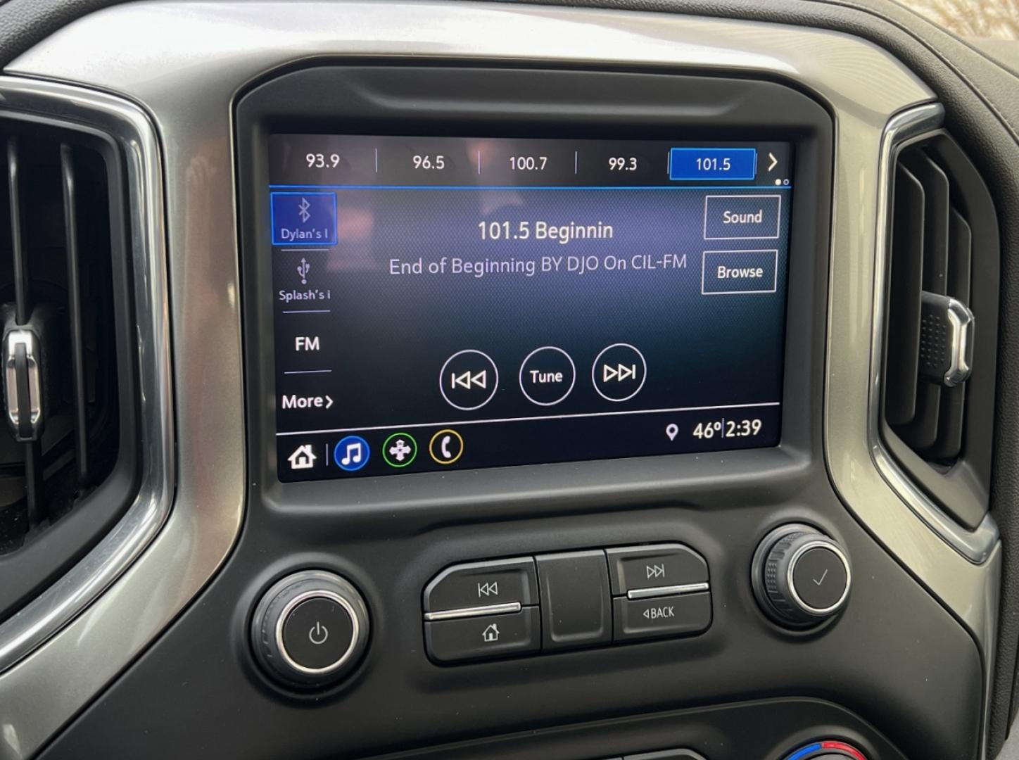 2019 SILVER /Black Chevrolet Silverado 1500 LT Crew Cab 4WD (1GCUYDED8KZ) with an 5.3L V8 engine, Automatic transmission, located at 2990 Old Orchard Rd., Jackson, MO, 63755, 37.354214, -89.612106 - 2019 Chevrolet Silverado 1500 LT 1-Owner 125xxx miles 4x4 5.3L V8 Automatic Backup Camera Power Driver Seat Heated Seats Heated Steering Wheel Bluetooth Remote Start Cruise Power Windows/Locks/Mirrors We have financing available and we accept trades! Fill out a credit application on ou - Photo#26