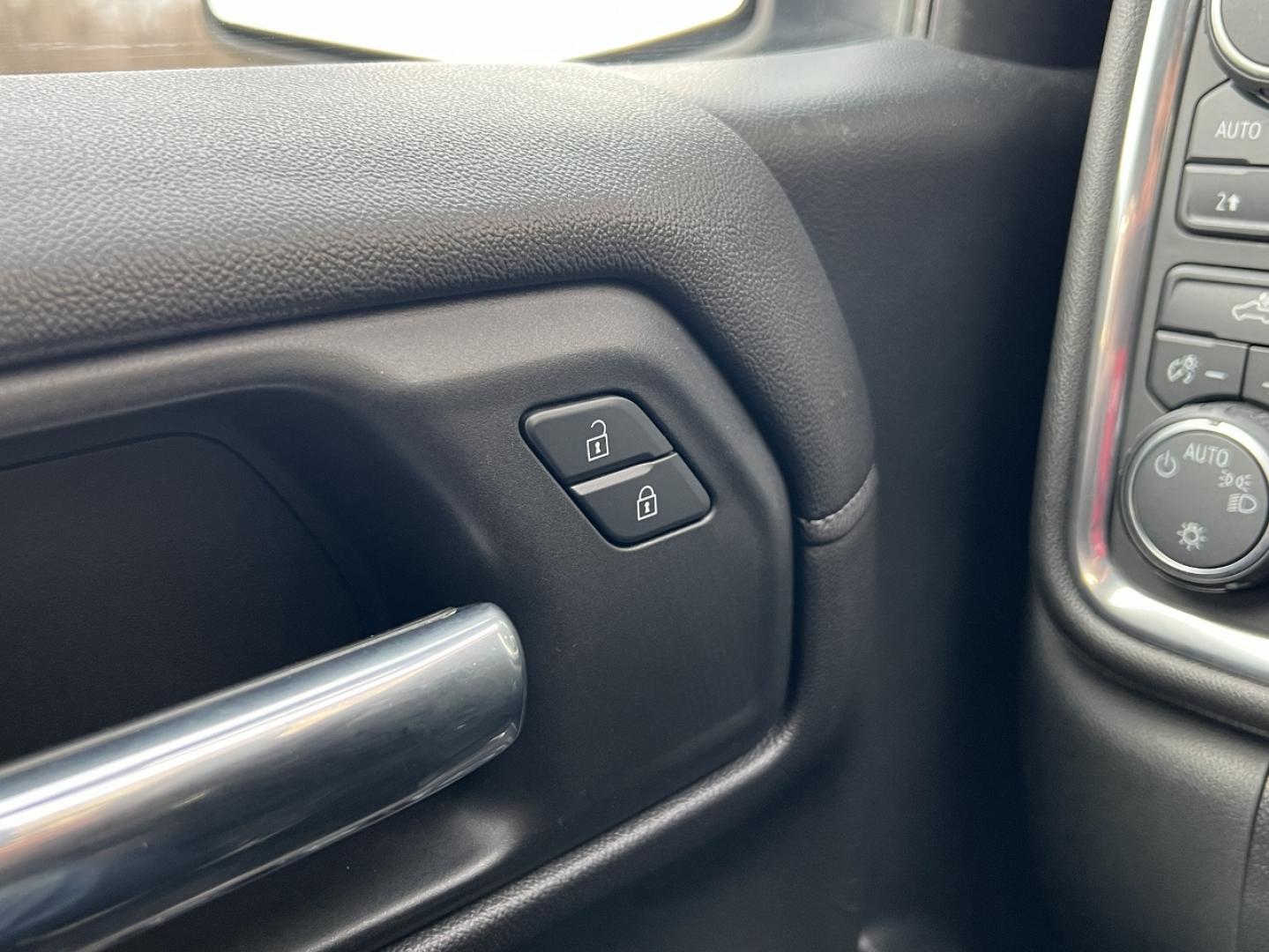 2019 SILVER /Black Chevrolet Silverado 1500 LT Crew Cab 4WD (1GCUYDED8KZ) with an 5.3L V8 engine, Automatic transmission, located at 2990 Old Orchard Rd., Jackson, MO, 63755, 37.354214, -89.612106 - 2019 Chevrolet Silverado 1500 LT 1-Owner 125xxx miles 4x4 5.3L V8 Automatic Backup Camera Power Driver Seat Heated Seats Heated Steering Wheel Bluetooth Remote Start Cruise Power Windows/Locks/Mirrors We have financing available and we accept trades! Fill out a credit application on ou - Photo#29