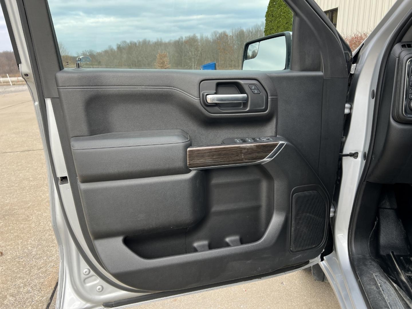 2019 SILVER /Black Chevrolet Silverado 1500 LT Crew Cab 4WD (1GCUYDED8KZ) with an 5.3L V8 engine, Automatic transmission, located at 2990 Old Orchard Rd., Jackson, MO, 63755, 37.354214, -89.612106 - 2019 Chevrolet Silverado 1500 LT 1-Owner 125xxx miles 4x4 5.3L V8 Automatic Backup Camera Power Driver Seat Heated Seats Heated Steering Wheel Bluetooth Remote Start Cruise Power Windows/Locks/Mirrors We have financing available and we accept trades! Fill out a credit application on ou - Photo#14