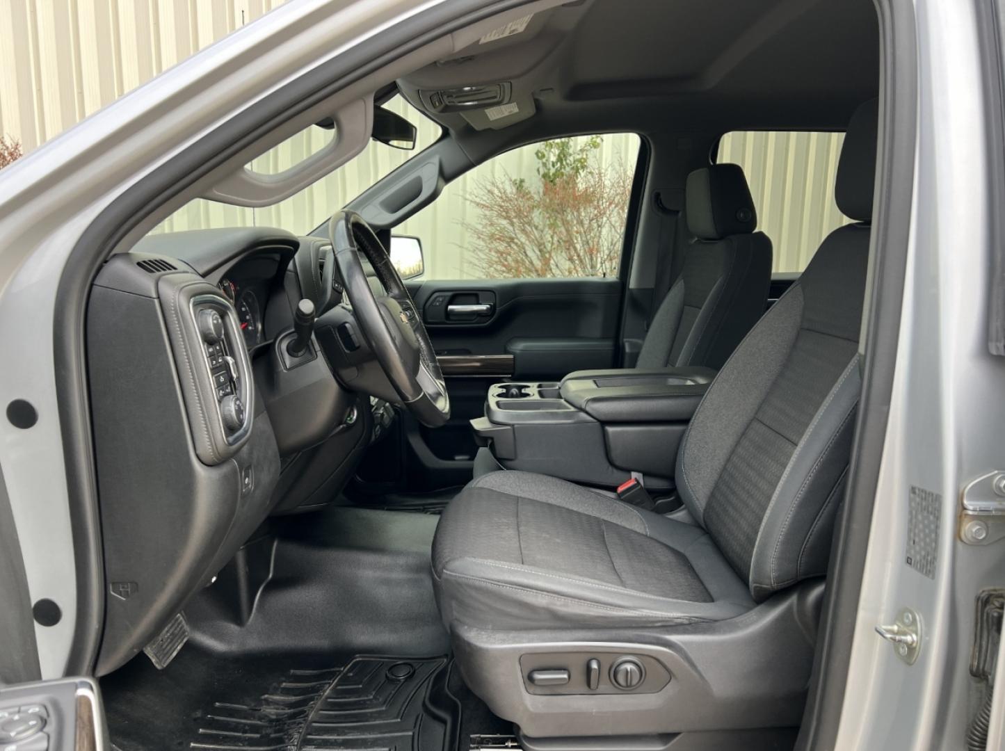 2019 SILVER /Black Chevrolet Silverado 1500 LT Crew Cab 4WD (1GCUYDED8KZ) with an 5.3L V8 engine, Automatic transmission, located at 2990 Old Orchard Rd., Jackson, MO, 63755, 37.354214, -89.612106 - 2019 Chevrolet Silverado 1500 LT 1-Owner 125xxx miles 4x4 5.3L V8 Automatic Backup Camera Power Driver Seat Heated Seats Heated Steering Wheel Bluetooth Remote Start Cruise Power Windows/Locks/Mirrors We have financing available and we accept trades! Fill out a credit application on ou - Photo#15