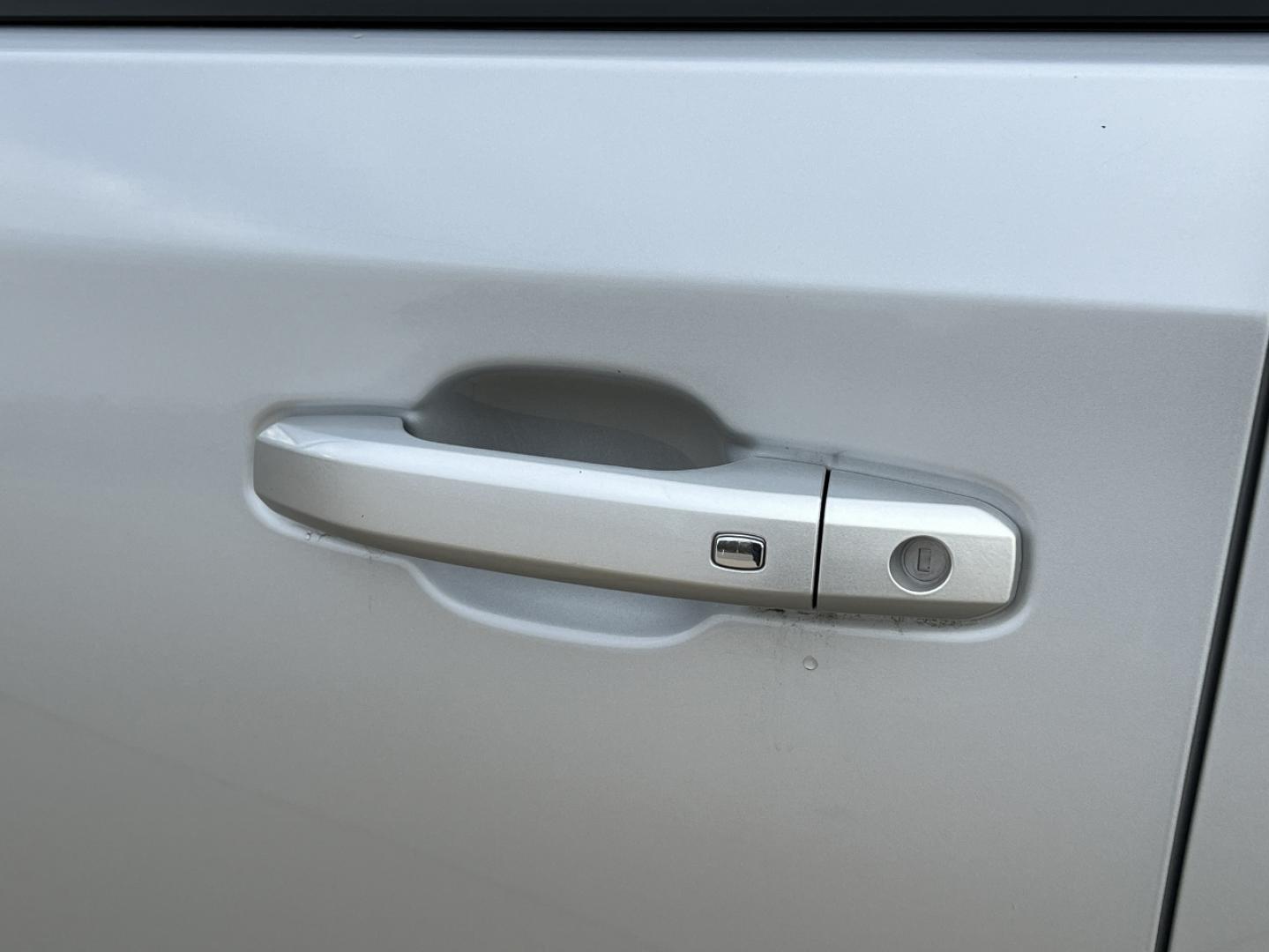 2019 SILVER /Black Chevrolet Silverado 1500 LT Crew Cab 4WD (1GCUYDED8KZ) with an 5.3L V8 engine, Automatic transmission, located at 2990 Old Orchard Rd., Jackson, MO, 63755, 37.354214, -89.612106 - 2019 Chevrolet Silverado 1500 LT 1-Owner 125xxx miles 4x4 5.3L V8 Automatic Backup Camera Power Driver Seat Heated Seats Heated Steering Wheel Bluetooth Remote Start Cruise Power Windows/Locks/Mirrors We have financing available and we accept trades! Fill out a credit application on ou - Photo#32