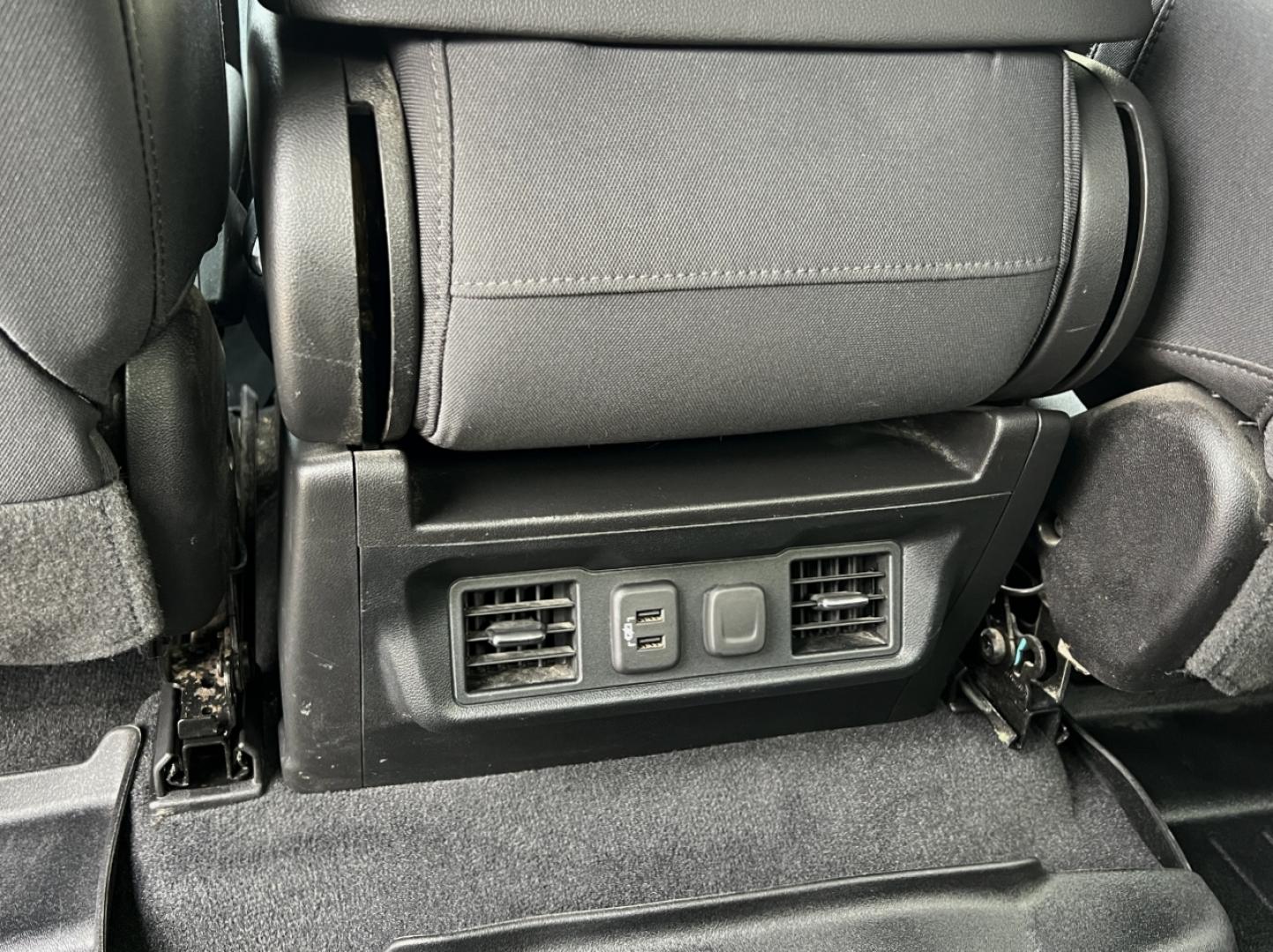 2019 SILVER /Black Chevrolet Silverado 1500 LT Crew Cab 4WD (1GCUYDED8KZ) with an 5.3L V8 engine, Automatic transmission, located at 2990 Old Orchard Rd., Jackson, MO, 63755, 37.354214, -89.612106 - 2019 Chevrolet Silverado 1500 LT 1-Owner 125xxx miles 4x4 5.3L V8 Automatic Backup Camera Power Driver Seat Heated Seats Heated Steering Wheel Bluetooth Remote Start Cruise Power Windows/Locks/Mirrors We have financing available and we accept trades! Fill out a credit application on ou - Photo#31