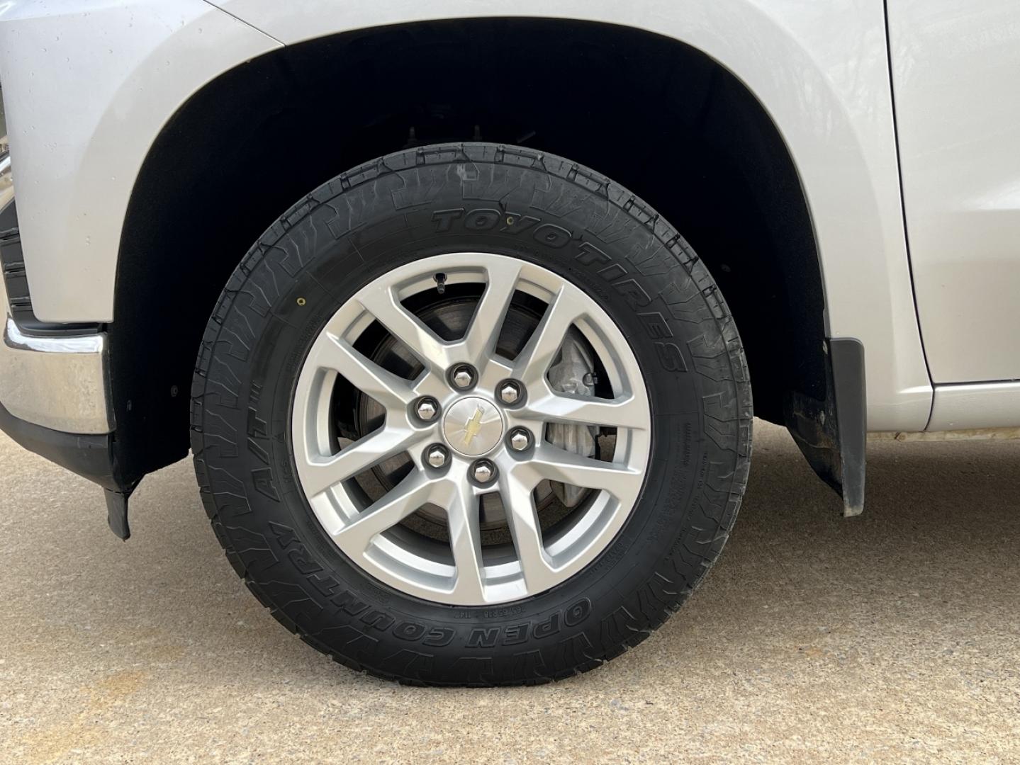 2019 SILVER /Black Chevrolet Silverado 1500 LT Crew Cab 4WD (1GCUYDED8KZ) with an 5.3L V8 engine, Automatic transmission, located at 2990 Old Orchard Rd., Jackson, MO, 63755, 37.354214, -89.612106 - 2019 Chevrolet Silverado 1500 LT 1-Owner 125xxx miles 4x4 5.3L V8 Automatic Backup Camera Power Driver Seat Heated Seats Heated Steering Wheel Bluetooth Remote Start Cruise Power Windows/Locks/Mirrors We have financing available and we accept trades! Fill out a credit application on ou - Photo#35