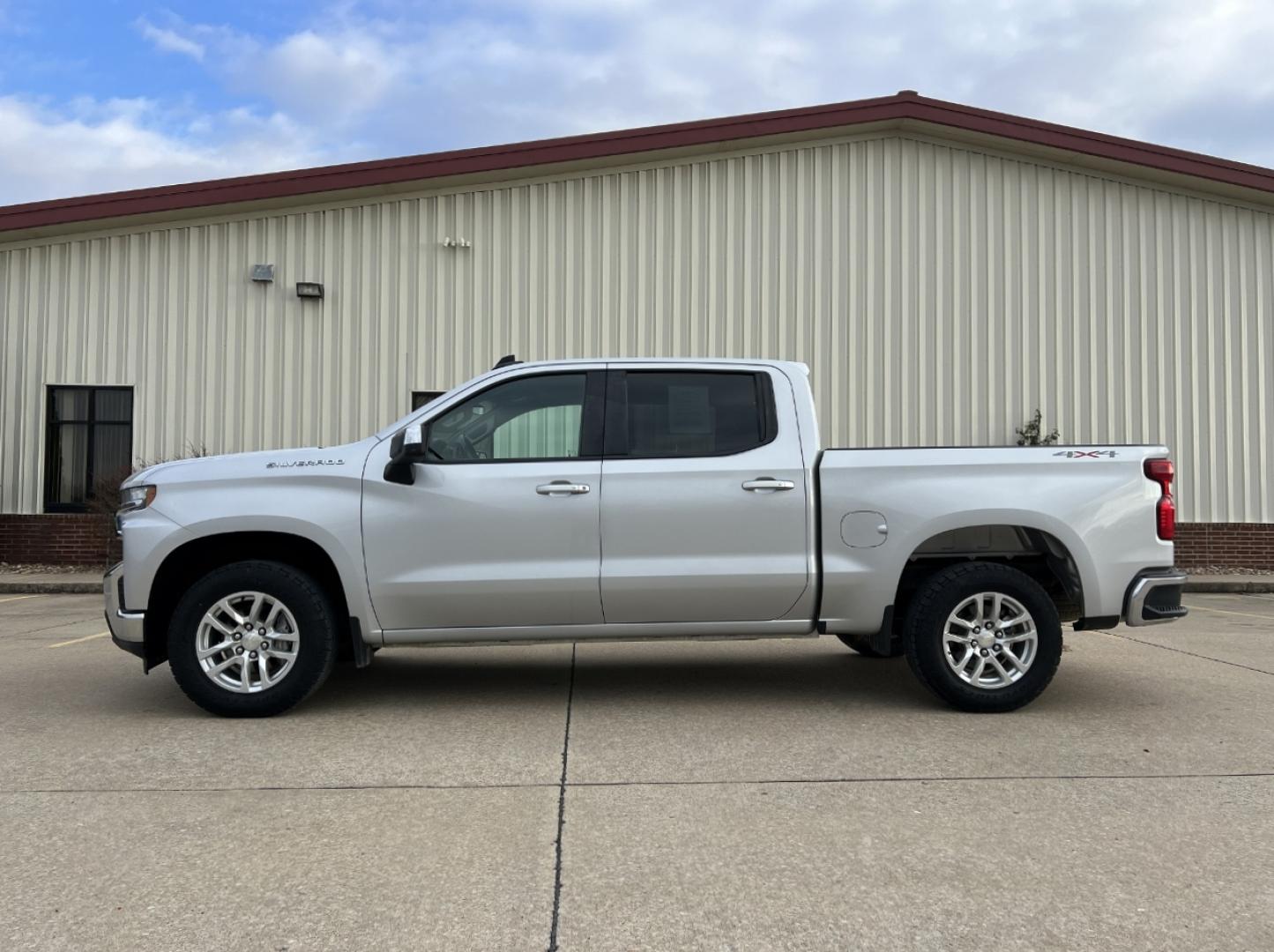 2019 SILVER /Black Chevrolet Silverado 1500 LT Crew Cab 4WD (1GCUYDED8KZ) with an 5.3L V8 engine, Automatic transmission, located at 2990 Old Orchard Rd., Jackson, MO, 63755, 37.354214, -89.612106 - 2019 Chevrolet Silverado 1500 LT 1-Owner 125xxx miles 4x4 5.3L V8 Automatic Backup Camera Power Driver Seat Heated Seats Heated Steering Wheel Bluetooth Remote Start Cruise Power Windows/Locks/Mirrors We have financing available and we accept trades! Fill out a credit application on ou - Photo#8