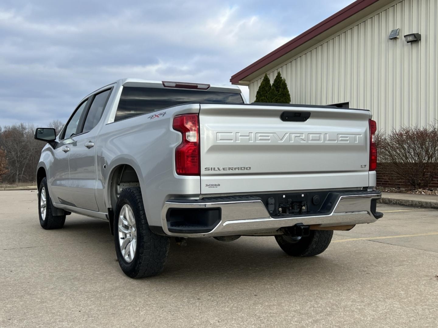 2019 SILVER /Black Chevrolet Silverado 1500 LT Crew Cab 4WD (1GCUYDED8KZ) with an 5.3L V8 engine, Automatic transmission, located at 2990 Old Orchard Rd., Jackson, MO, 63755, 37.354214, -89.612106 - 2019 Chevrolet Silverado 1500 LT 1-Owner 125xxx miles 4x4 5.3L V8 Automatic Backup Camera Power Driver Seat Heated Seats Heated Steering Wheel Bluetooth Remote Start Cruise Power Windows/Locks/Mirrors We have financing available and we accept trades! Fill out a credit application on ou - Photo#11