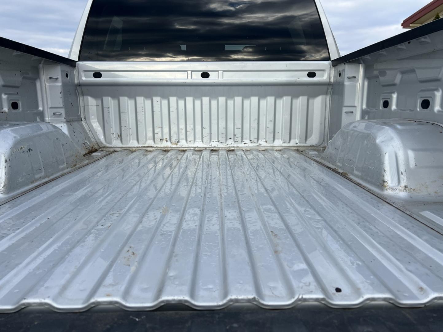 2019 SILVER /Black Chevrolet Silverado 1500 LT Crew Cab 4WD (1GCUYDED8KZ) with an 5.3L V8 engine, Automatic transmission, located at 2990 Old Orchard Rd., Jackson, MO, 63755, 37.354214, -89.612106 - 2019 Chevrolet Silverado 1500 LT 1-Owner 125xxx miles 4x4 5.3L V8 Automatic Backup Camera Power Driver Seat Heated Seats Heated Steering Wheel Bluetooth Remote Start Cruise Power Windows/Locks/Mirrors We have financing available and we accept trades! Fill out a credit application on ou - Photo#21