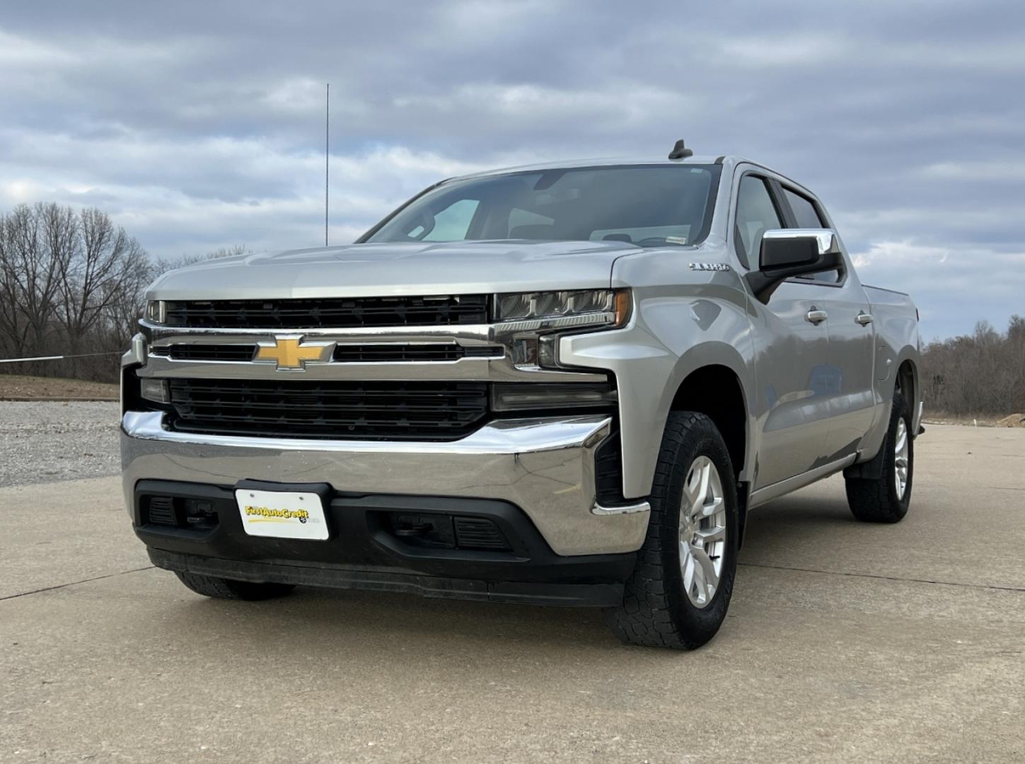 2019 SILVER /Black Chevrolet Silverado 1500 LT Crew Cab 4WD (1GCUYDED8KZ) with an 5.3L V8 engine, Automatic transmission, located at 2990 Old Orchard Rd., Jackson, MO, 63755, 37.354214, -89.612106 - 2019 Chevrolet Silverado 1500 LT 1-Owner 125xxx miles 4x4 5.3L V8 Automatic Backup Camera Power Driver Seat Heated Seats Heated Steering Wheel Bluetooth Remote Start Cruise Power Windows/Locks/Mirrors We have financing available and we accept trades! Fill out a credit application on ou - Photo#7
