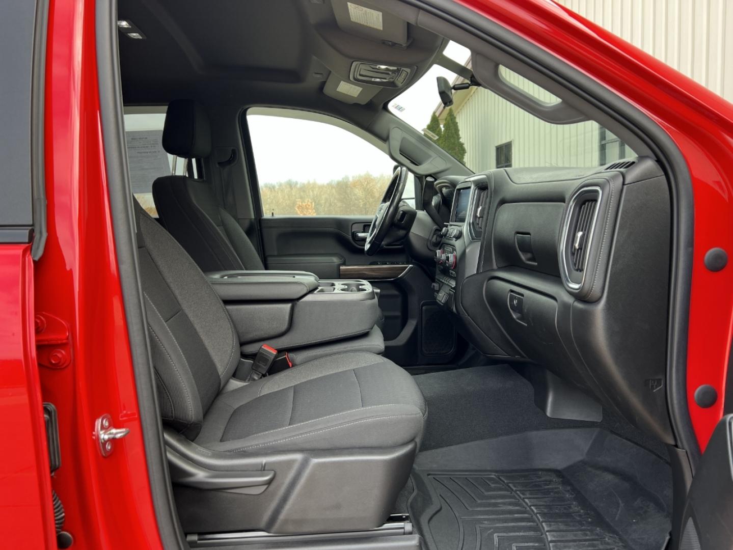 2022 RED /Black Chevrolet Silverado 2500HD LT Double Cab Short Box 4WD (1GC5YNE7XNF) with an 6.6L V8 engine, Automatic transmission, located at 2990 Old Orchard Rd., Jackson, MO, 63755, 37.354214, -89.612106 - 2022 Chevrolet Silverado 2500HD LT 1-Owner 42xxx miles 4x4 6.6L V8 Automatic Backup Camera Power Driver Seat Heated Seats Heated Steering Wheel Bluetooth Remote Start Cruise Power Windows/Locks/Mirrors We have financing available and we accept trades! Fill out a credit application on o - Photo#17