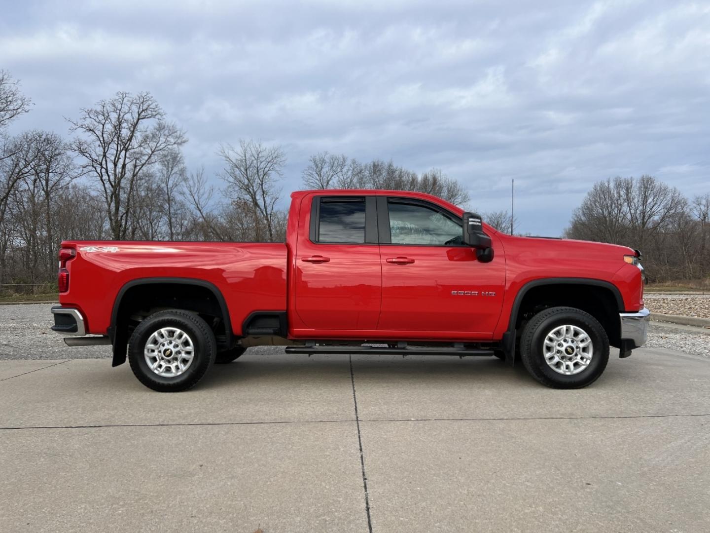 2022 RED /Black Chevrolet Silverado 2500HD LT Double Cab Short Box 4WD (1GC5YNE7XNF) with an 6.6L V8 engine, Automatic transmission, located at 2990 Old Orchard Rd., Jackson, MO, 63755, 37.354214, -89.612106 - 2022 Chevrolet Silverado 2500HD LT 1-Owner 42xxx miles 4x4 6.6L V8 Automatic Backup Camera Power Driver Seat Heated Seats Heated Steering Wheel Bluetooth Remote Start Cruise Power Windows/Locks/Mirrors We have financing available and we accept trades! Fill out a credit application on o - Photo#9