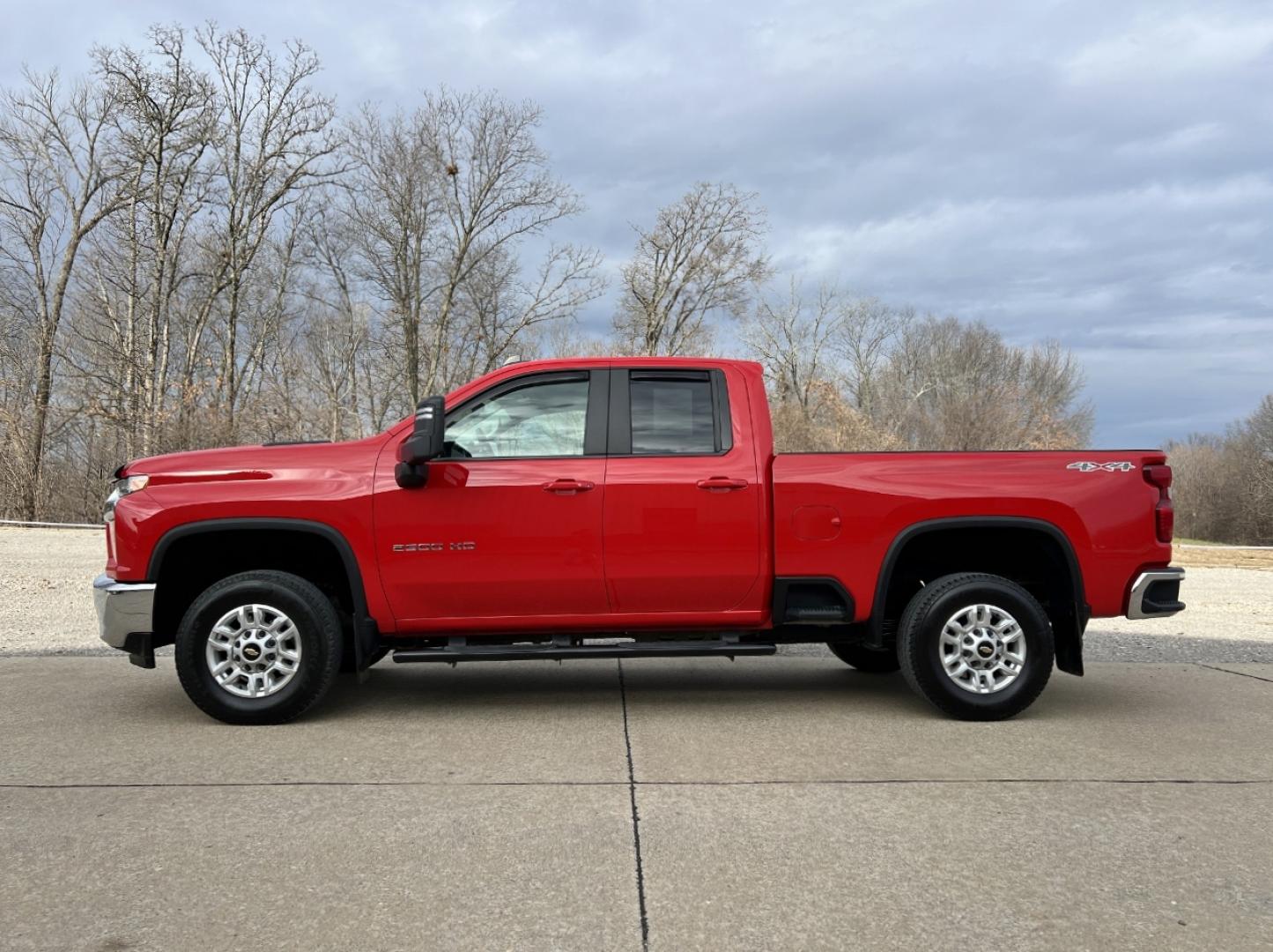 2022 RED /Black Chevrolet Silverado 2500HD LT Double Cab Short Box 4WD (1GC5YNE7XNF) with an 6.6L V8 engine, Automatic transmission, located at 2990 Old Orchard Rd., Jackson, MO, 63755, 37.354214, -89.612106 - 2022 Chevrolet Silverado 2500HD LT 1-Owner 42xxx miles 4x4 6.6L V8 Automatic Backup Camera Power Driver Seat Heated Seats Heated Steering Wheel Bluetooth Remote Start Cruise Power Windows/Locks/Mirrors We have financing available and we accept trades! Fill out a credit application on o - Photo#8