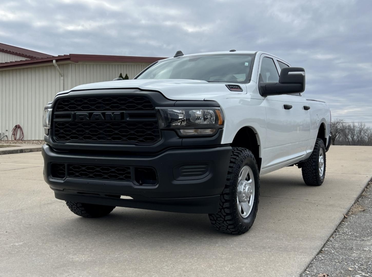 2024 WHITE /Gray RAM 2500 Tradesman Crew Cab SWB 4WD (3C6UR5CJ8RG) with an 6.4L V8 HEMI engine, Automatic transmission, located at 2990 Old Orchard Rd., Jackson, MO, 63755, 37.354214, -89.612106 - 2024 Ram 2500 Tradesman 1-Owner 83xxx miles 4x4 6.4L V8 HEMI Automatic Leather Backup Camera Bluetooth Cruise Power Windows/Locks/Mirrors We have financing available and we accept trades! Fill out a credit application on our website or come by today! If you have any questions, give us a - Photo#4
