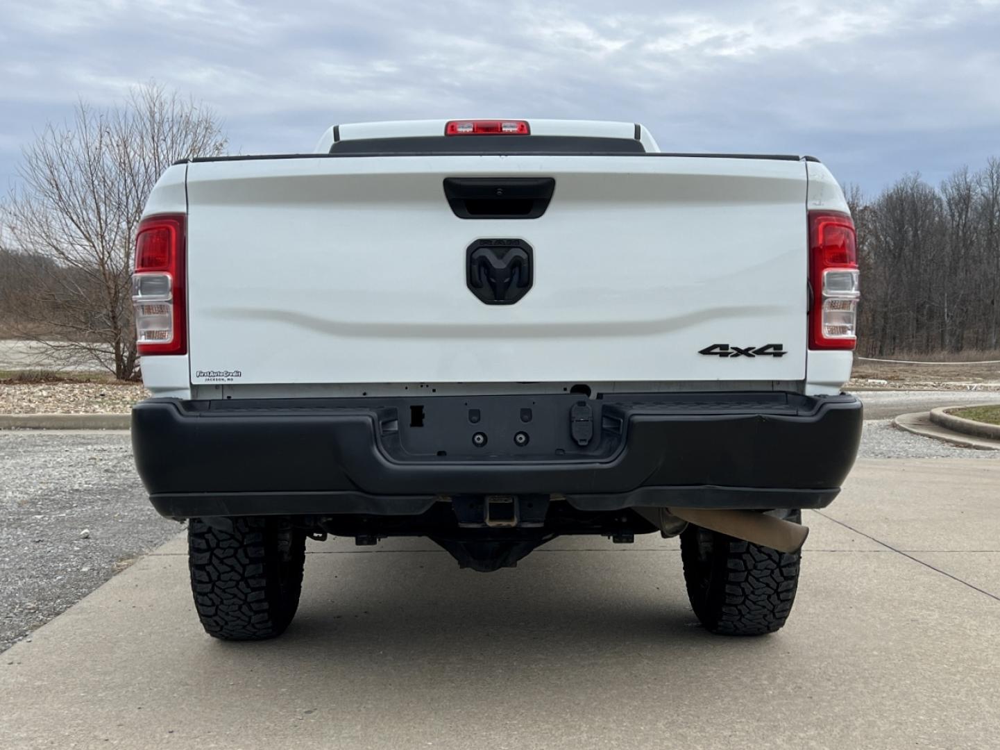 2024 WHITE /Gray RAM 2500 Tradesman Crew Cab SWB 4WD (3C6UR5CJ8RG) with an 6.4L V8 HEMI engine, Automatic transmission, located at 2990 Old Orchard Rd., Jackson, MO, 63755, 37.354214, -89.612106 - 2024 Ram 2500 Tradesman 1-Owner 83xxx miles 4x4 6.4L V8 HEMI Automatic Leather Backup Camera Bluetooth Cruise Power Windows/Locks/Mirrors We have financing available and we accept trades! Fill out a credit application on our website or come by today! If you have any questions, give us a - Photo#9