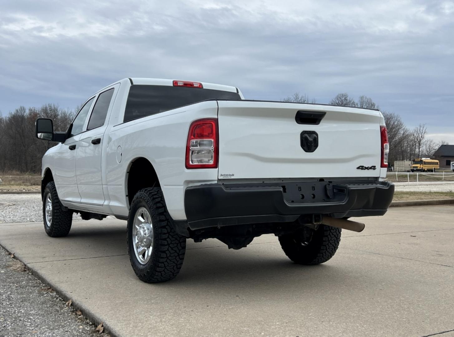2024 WHITE /Gray RAM 2500 Tradesman Crew Cab SWB 4WD (3C6UR5CJ8RG) with an 6.4L V8 HEMI engine, Automatic transmission, located at 2990 Old Orchard Rd., Jackson, MO, 63755, 37.354214, -89.612106 - 2024 Ram 2500 Tradesman 1-Owner 83xxx miles 4x4 6.4L V8 HEMI Automatic Leather Backup Camera Bluetooth Cruise Power Windows/Locks/Mirrors We have financing available and we accept trades! Fill out a credit application on our website or come by today! If you have any questions, give us a - Photo#8