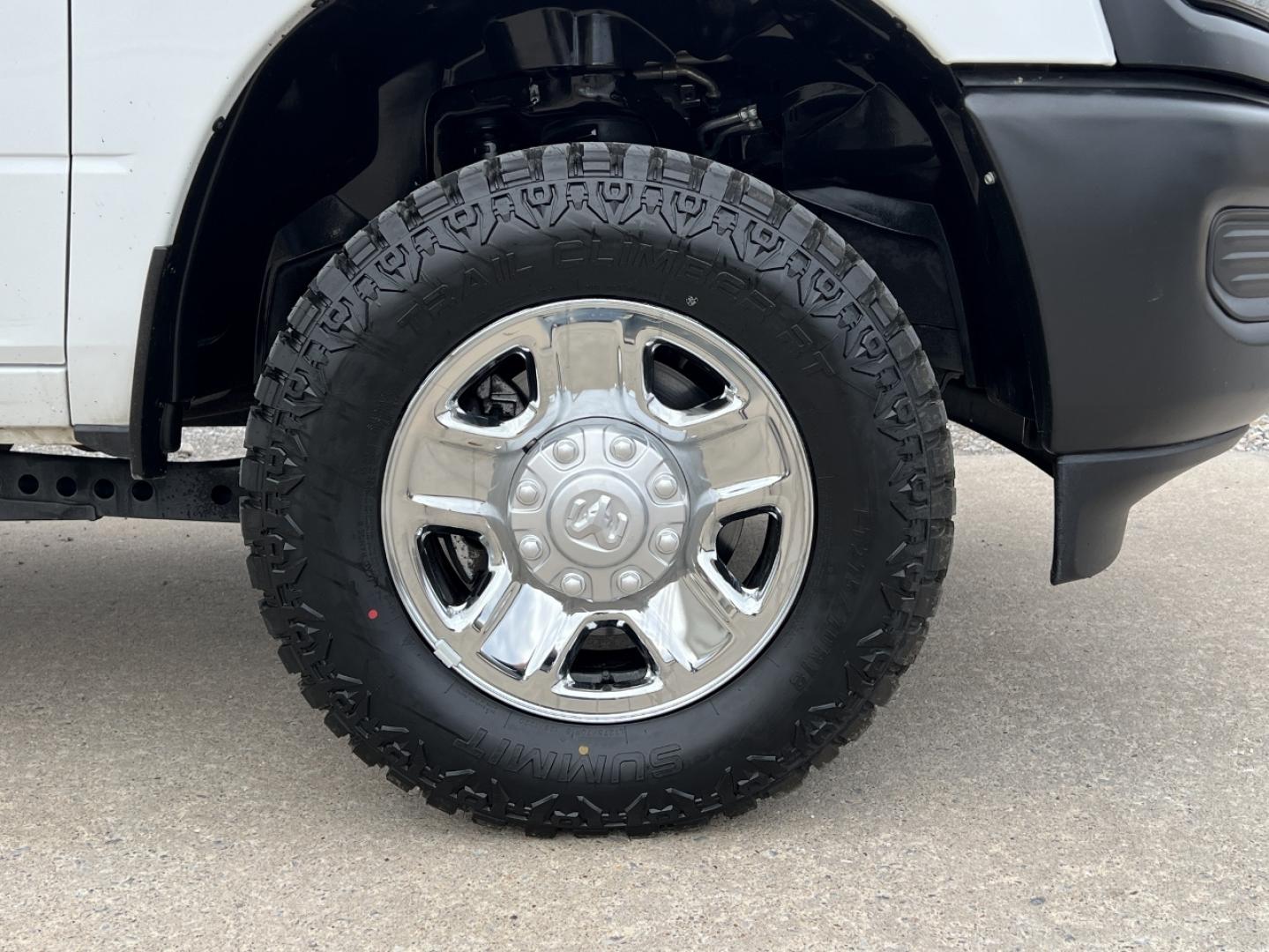 2024 WHITE /Gray RAM 2500 Tradesman Crew Cab SWB 4WD (3C6UR5CJ8RG) with an 6.4L V8 HEMI engine, Automatic transmission, located at 2990 Old Orchard Rd., Jackson, MO, 63755, 37.354214, -89.612106 - 2024 Ram 2500 Tradesman 1-Owner 83xxx miles 4x4 6.4L V8 HEMI Automatic Leather Backup Camera Bluetooth Cruise Power Windows/Locks/Mirrors We have financing available and we accept trades! Fill out a credit application on our website or come by today! If you have any questions, give us a - Photo#31