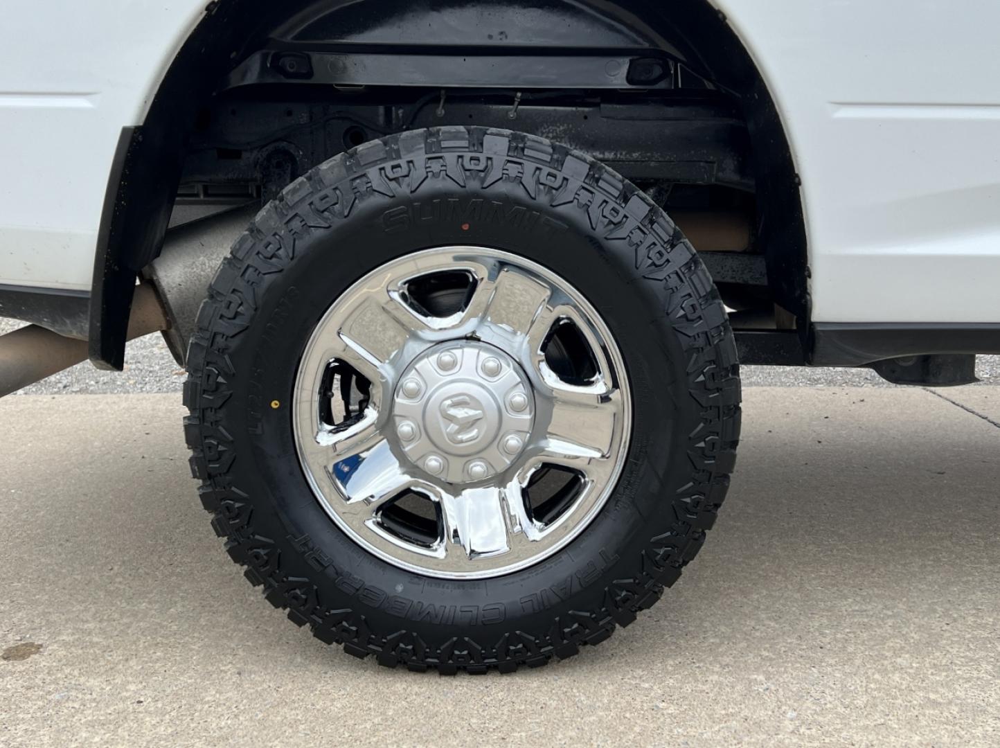 2024 WHITE /Gray RAM 2500 Tradesman Crew Cab SWB 4WD (3C6UR5CJ8RG) with an 6.4L V8 HEMI engine, Automatic transmission, located at 2990 Old Orchard Rd., Jackson, MO, 63755, 37.354214, -89.612106 - 2024 Ram 2500 Tradesman 1-Owner 83xxx miles 4x4 6.4L V8 HEMI Automatic Leather Backup Camera Bluetooth Cruise Power Windows/Locks/Mirrors We have financing available and we accept trades! Fill out a credit application on our website or come by today! If you have any questions, give us a - Photo#30