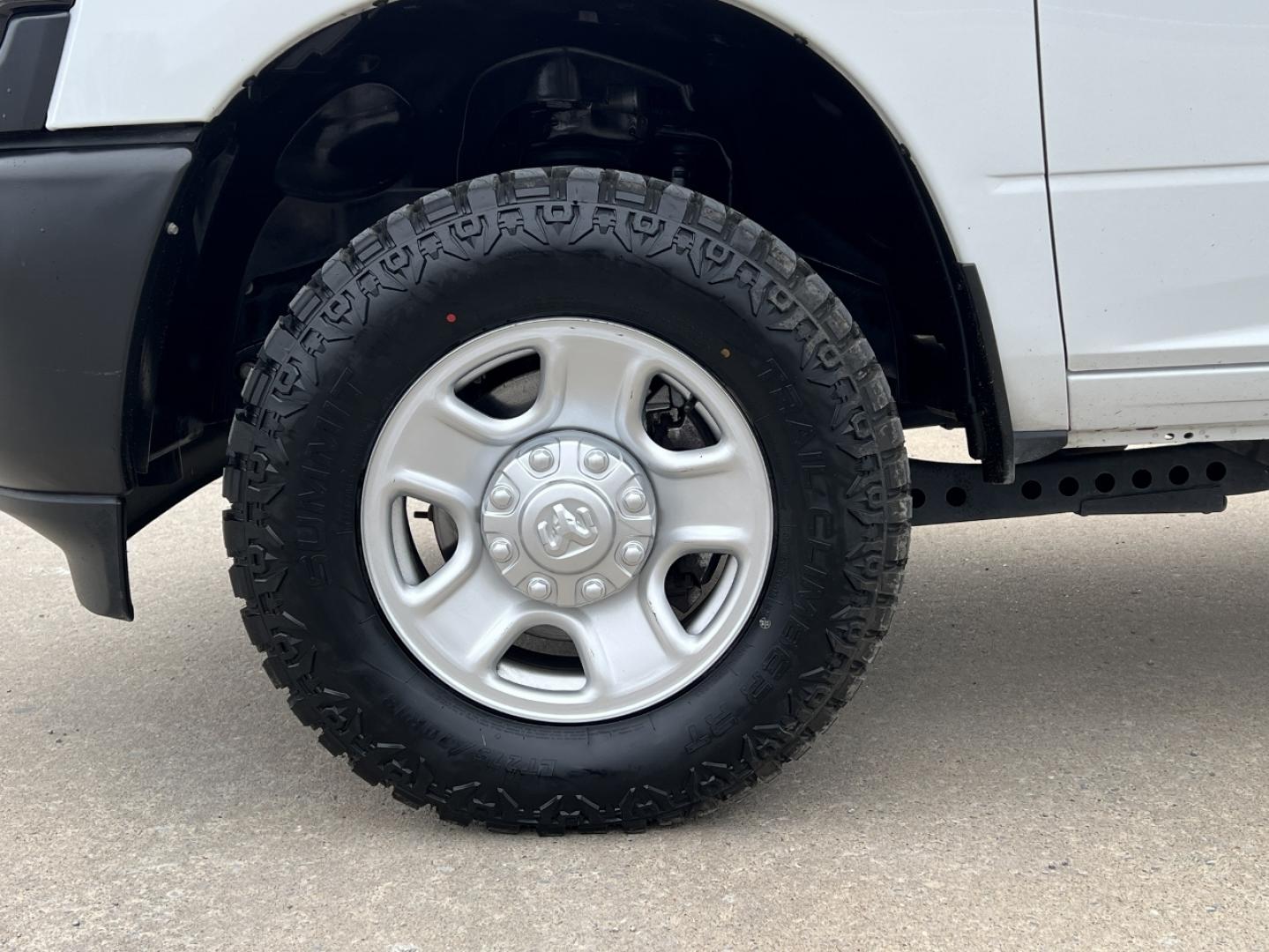 2024 WHITE /Gray RAM 2500 Tradesman Crew Cab SWB 4WD (3C6UR5CJ8RG) with an 6.4L V8 HEMI engine, Automatic transmission, located at 2990 Old Orchard Rd., Jackson, MO, 63755, 37.354214, -89.612106 - 2024 Ram 2500 Tradesman 1-Owner 83xxx miles 4x4 6.4L V8 HEMI Automatic Leather Backup Camera Bluetooth Cruise Power Windows/Locks/Mirrors We have financing available and we accept trades! Fill out a credit application on our website or come by today! If you have any questions, give us a - Photo#28