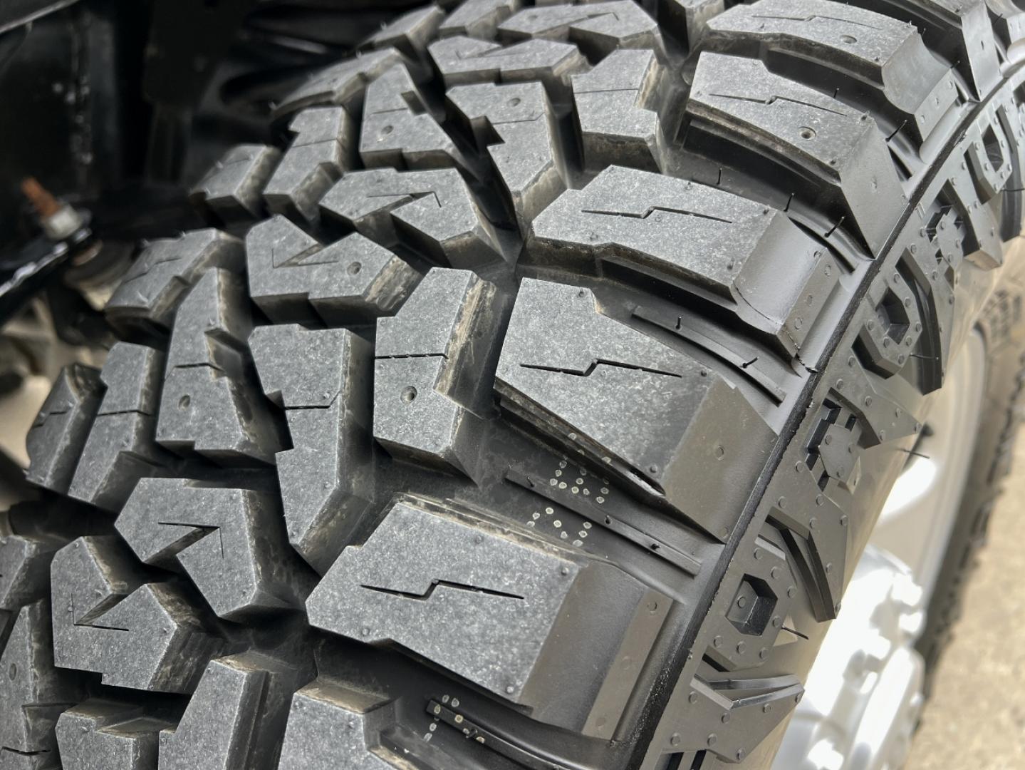 2024 WHITE /Gray RAM 2500 Tradesman Crew Cab SWB 4WD (3C6UR5CJ8RG) with an 6.4L V8 HEMI engine, Automatic transmission, located at 2990 Old Orchard Rd., Jackson, MO, 63755, 37.354214, -89.612106 - 2024 Ram 2500 Tradesman 1-Owner 83xxx miles 4x4 6.4L V8 HEMI Automatic Leather Backup Camera Bluetooth Cruise Power Windows/Locks/Mirrors We have financing available and we accept trades! Fill out a credit application on our website or come by today! If you have any questions, give us a - Photo#27