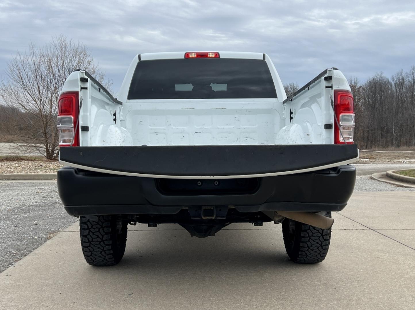 2024 WHITE /Gray RAM 2500 Tradesman Crew Cab SWB 4WD (3C6UR5CJ8RG) with an 6.4L V8 HEMI engine, Automatic transmission, located at 2990 Old Orchard Rd., Jackson, MO, 63755, 37.354214, -89.612106 - 2024 Ram 2500 Tradesman 1-Owner 83xxx miles 4x4 6.4L V8 HEMI Automatic Leather Backup Camera Bluetooth Cruise Power Windows/Locks/Mirrors We have financing available and we accept trades! Fill out a credit application on our website or come by today! If you have any questions, give us a - Photo#17