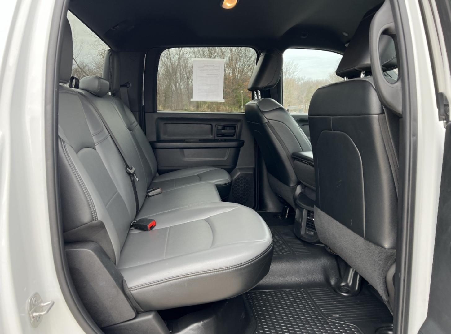 2024 WHITE /Gray RAM 2500 Tradesman Crew Cab SWB 4WD (3C6UR5CJ8RG) with an 6.4L V8 HEMI engine, Automatic transmission, located at 2990 Old Orchard Rd., Jackson, MO, 63755, 37.354214, -89.612106 - 2024 Ram 2500 Tradesman 1-Owner 83xxx miles 4x4 6.4L V8 HEMI Automatic Leather Backup Camera Bluetooth Cruise Power Windows/Locks/Mirrors We have financing available and we accept trades! Fill out a credit application on our website or come by today! If you have any questions, give us a - Photo#16