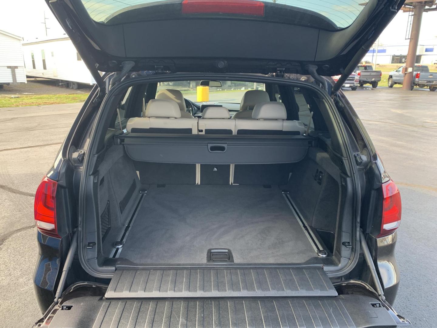 2017 BROWN /Tan BMW X5 xDrive35i (5UXKR0C56H0) with an 3.0L I6 engine, Automatic transmission, located at 506 S. Kingshighway, Cape Girardeau, MO, 63703, (573) 235-5000, 37.294991, -89.553635 - 2017 BMW X5 xDrive35i 170xxx miles All Wheel Drive 3.0L I6 Automatic Leather Navigation Backup Camera Power/Heated Seats Heated Rear Seats Sunroof Bluetooth Cruise Power Windows/Locks/Mirrors We have financing available and we accept trades! Fill out a credit application on our websi - Photo#6