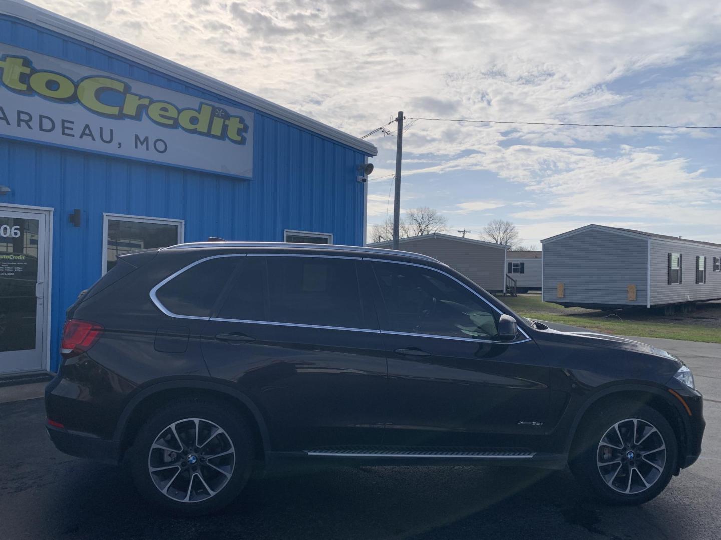 2017 BROWN /Tan BMW X5 xDrive35i (5UXKR0C56H0) with an 3.0L I6 engine, Automatic transmission, located at 506 S. Kingshighway, Cape Girardeau, MO, 63703, (573) 235-5000, 37.294991, -89.553635 - 2017 BMW X5 xDrive35i 170xxx miles All Wheel Drive 3.0L I6 Automatic Leather Navigation Backup Camera Power/Heated Seats Heated Rear Seats Sunroof Bluetooth Cruise Power Windows/Locks/Mirrors We have financing available and we accept trades! Fill out a credit application on our websi - Photo#9