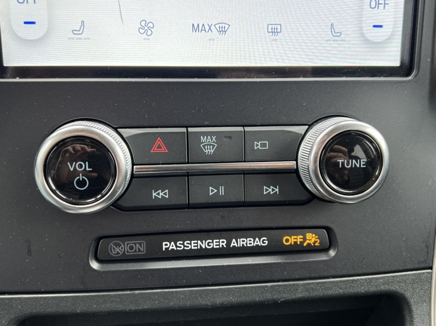 2024 WHITE /Black Ford Edge SEL (2FMPK4J97RB) with an 2.0L 4 Cyl. engine, Automatic transmission, located at 2990 Old Orchard Rd., Jackson, MO, 63755, 37.354214, -89.612106 - 2024 Ford Edge SEL 1-Owner 44xxx miles All Wheel Drive 2.0L 4 Cyl. Automatic Leather Backup Camera Power/Heated Seats Bluetooth Cruise Power Windows/Locks/Mirrors We have financing available and we accept trades! Fill out a credit application on our website or come by today! If you have - Photo#25