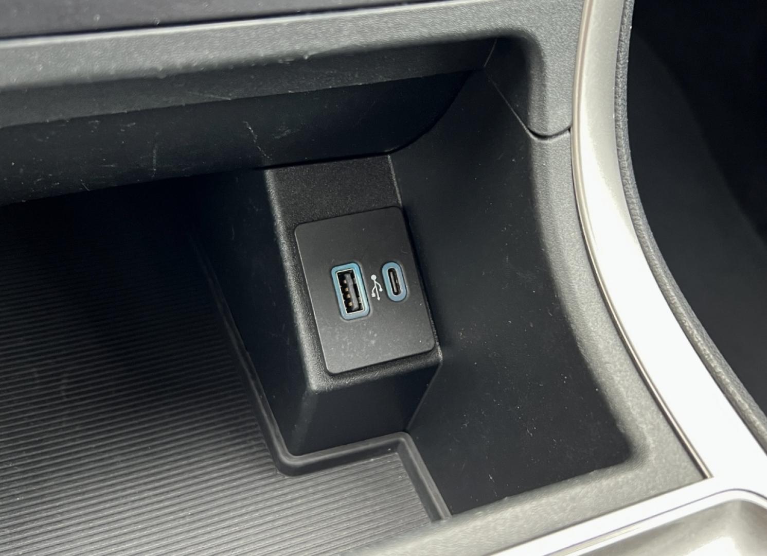 2024 WHITE /Black Ford Edge SEL (2FMPK4J97RB) with an 2.0L 4 Cyl. engine, Automatic transmission, located at 2990 Old Orchard Rd., Jackson, MO, 63755, 37.354214, -89.612106 - 2024 Ford Edge SEL 1-Owner 44xxx miles All Wheel Drive 2.0L 4 Cyl. Automatic Leather Backup Camera Power/Heated Seats Bluetooth Cruise Power Windows/Locks/Mirrors We have financing available and we accept trades! Fill out a credit application on our website or come by today! If you have - Photo#26