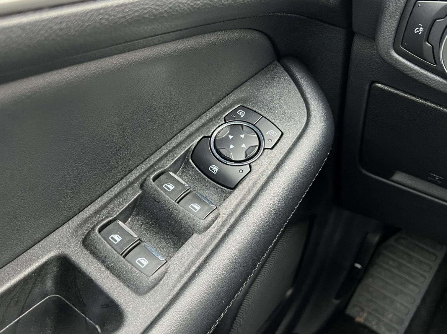 2024 WHITE /Black Ford Edge SEL (2FMPK4J97RB) with an 2.0L 4 Cyl. engine, Automatic transmission, located at 2990 Old Orchard Rd., Jackson, MO, 63755, 37.354214, -89.612106 - 2024 Ford Edge SEL 1-Owner 44xxx miles All Wheel Drive 2.0L 4 Cyl. Automatic Leather Backup Camera Power/Heated Seats Bluetooth Cruise Power Windows/Locks/Mirrors We have financing available and we accept trades! Fill out a credit application on our website or come by today! If you have - Photo#27