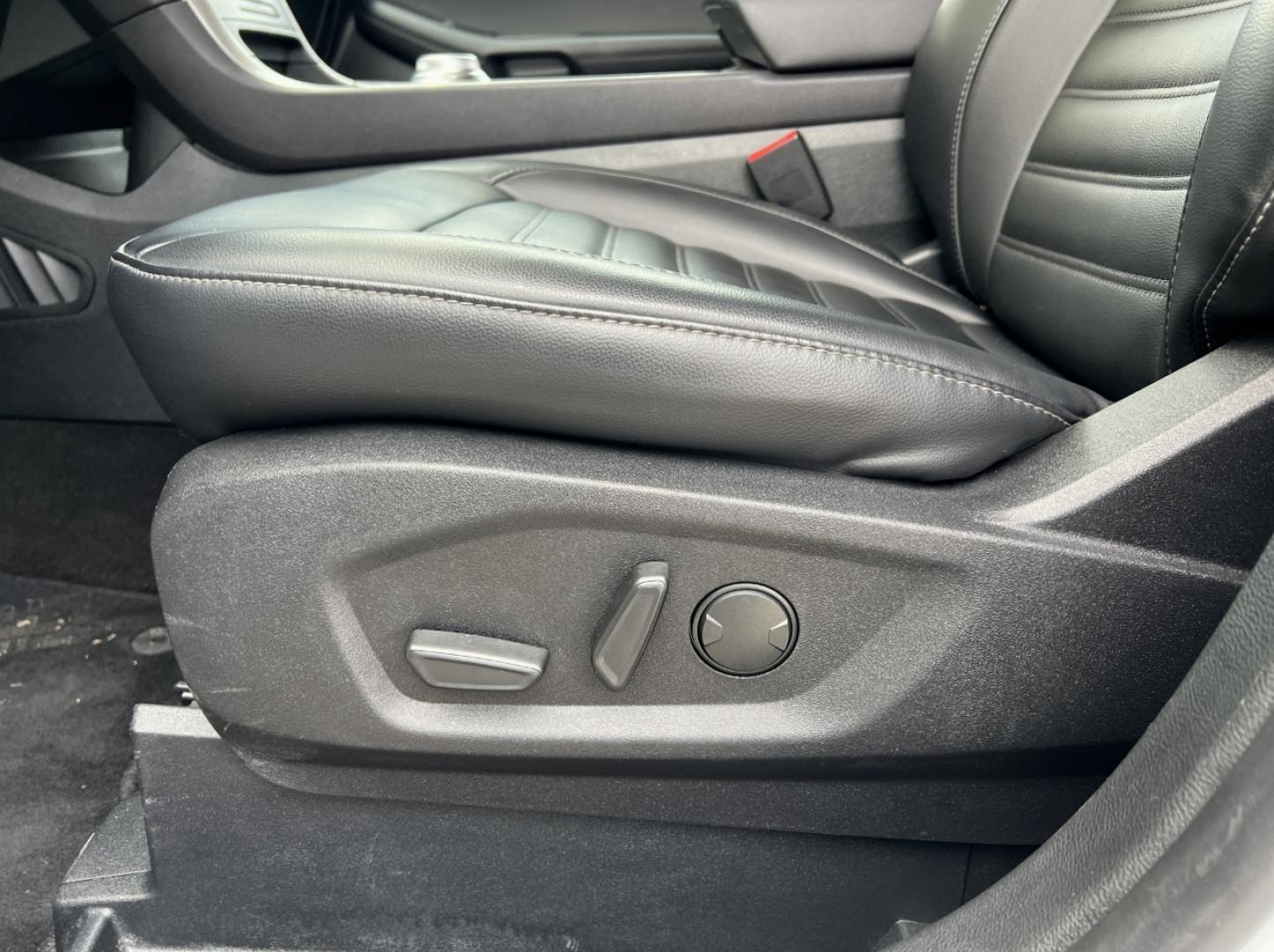 2024 WHITE /Black Ford Edge SEL (2FMPK4J97RB) with an 2.0L 4 Cyl. engine, Automatic transmission, located at 2990 Old Orchard Rd., Jackson, MO, 63755, 37.354214, -89.612106 - 2024 Ford Edge SEL 1-Owner 44xxx miles All Wheel Drive 2.0L 4 Cyl. Automatic Leather Backup Camera Power/Heated Seats Bluetooth Cruise Power Windows/Locks/Mirrors We have financing available and we accept trades! Fill out a credit application on our website or come by today! If you have - Photo#4