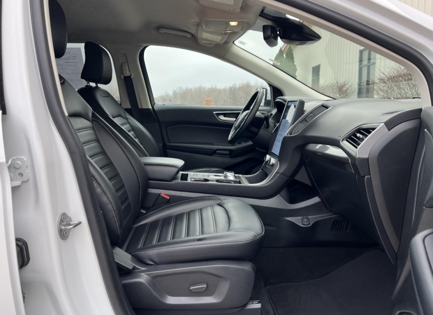 2024 WHITE /Black Ford Edge SEL (2FMPK4J97RB) with an 2.0L 4 Cyl. engine, Automatic transmission, located at 2990 Old Orchard Rd., Jackson, MO, 63755, 37.354214, -89.612106 - 2024 Ford Edge SEL 1-Owner 44xxx miles All Wheel Drive 2.0L 4 Cyl. Automatic Leather Backup Camera Power/Heated Seats Bluetooth Cruise Power Windows/Locks/Mirrors We have financing available and we accept trades! Fill out a credit application on our website or come by today! If you have - Photo#14