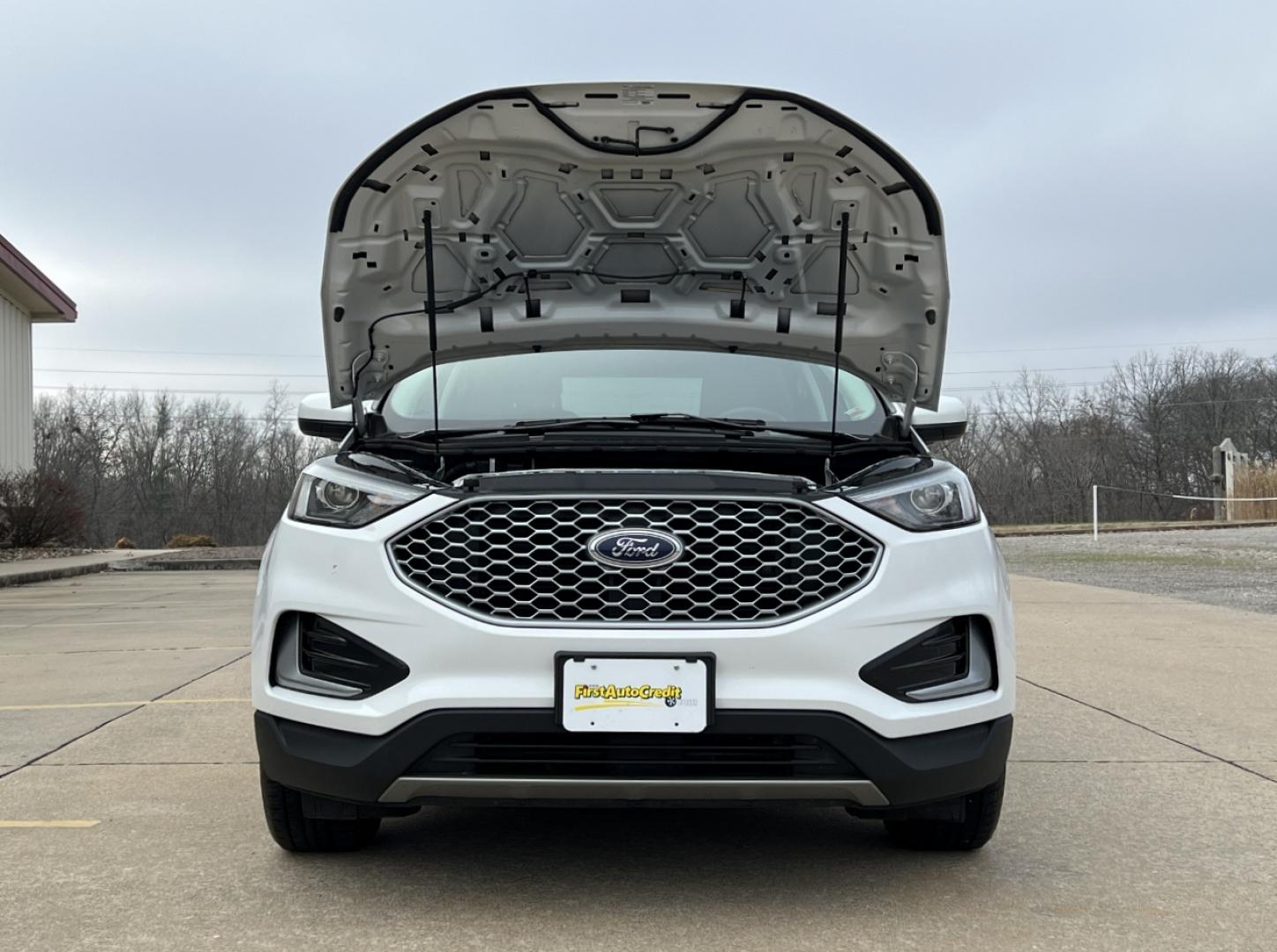 2024 WHITE /Black Ford Edge SEL (2FMPK4J97RB) with an 2.0L 4 Cyl. engine, Automatic transmission, located at 2990 Old Orchard Rd., Jackson, MO, 63755, 37.354214, -89.612106 - 2024 Ford Edge SEL 1-Owner 44xxx miles All Wheel Drive 2.0L 4 Cyl. Automatic Leather Backup Camera Power/Heated Seats Bluetooth Cruise Power Windows/Locks/Mirrors We have financing available and we accept trades! Fill out a credit application on our website or come by today! If you have - Photo#32