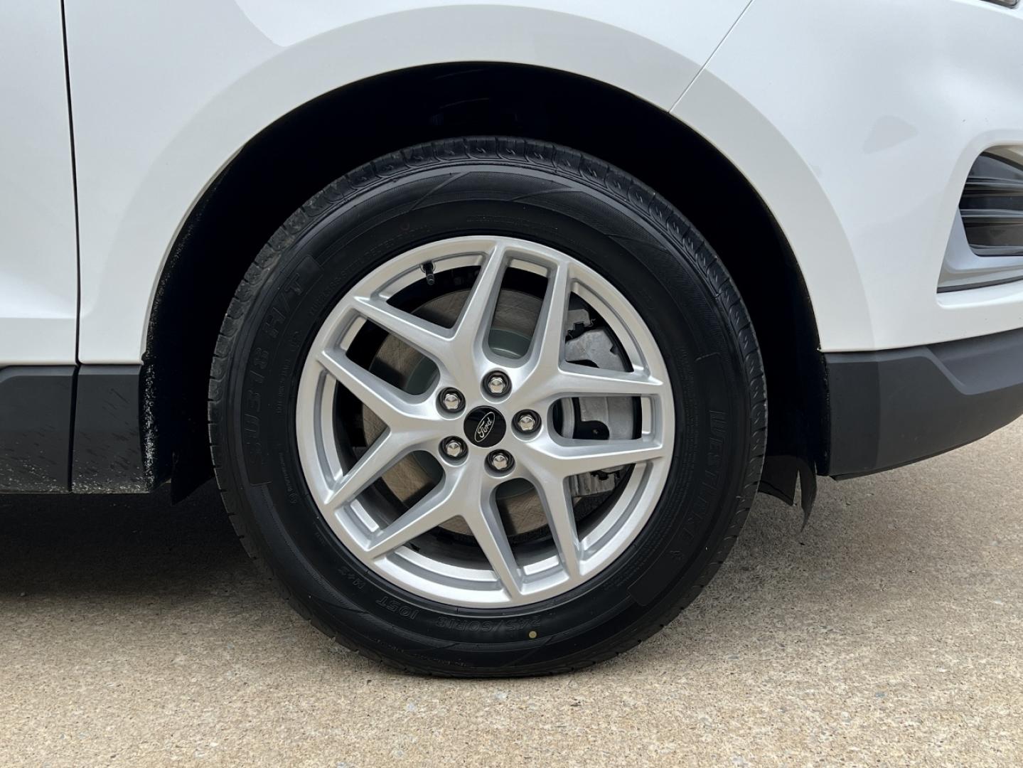 2024 WHITE /Black Ford Edge SEL (2FMPK4J97RB) with an 2.0L 4 Cyl. engine, Automatic transmission, located at 2990 Old Orchard Rd., Jackson, MO, 63755, 37.354214, -89.612106 - 2024 Ford Edge SEL 1-Owner 44xxx miles All Wheel Drive 2.0L 4 Cyl. Automatic Leather Backup Camera Power/Heated Seats Bluetooth Cruise Power Windows/Locks/Mirrors We have financing available and we accept trades! Fill out a credit application on our website or come by today! If you have - Photo#38