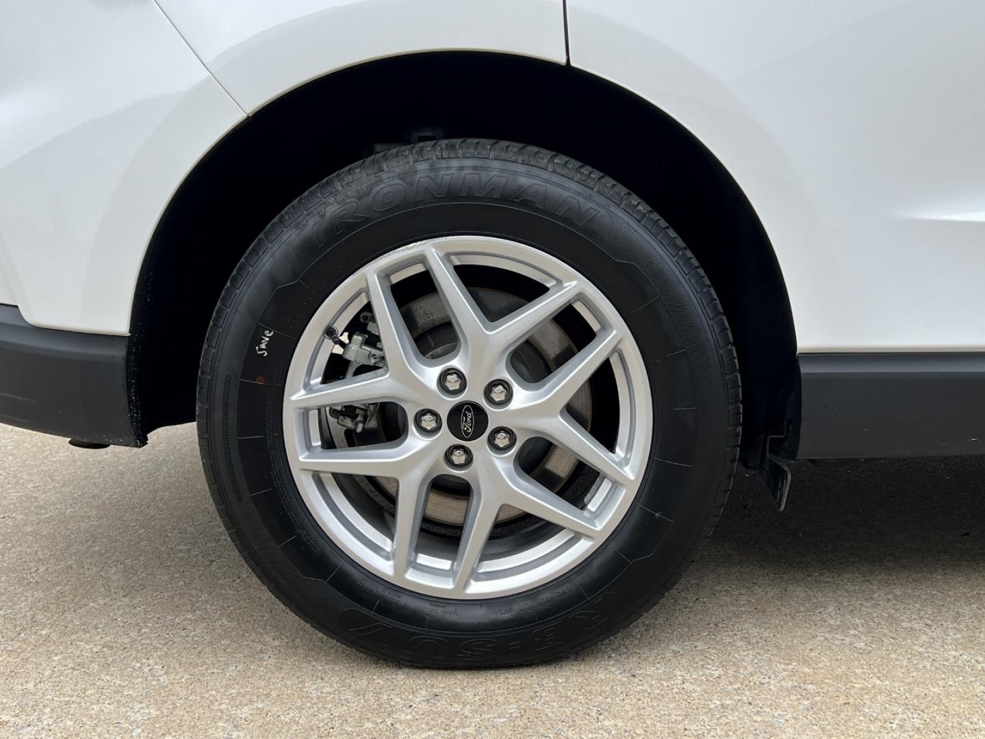 2024 WHITE /Black Ford Edge SEL (2FMPK4J97RB) with an 2.0L 4 Cyl. engine, Automatic transmission, located at 2990 Old Orchard Rd., Jackson, MO, 63755, 37.354214, -89.612106 - 2024 Ford Edge SEL 1-Owner 44xxx miles All Wheel Drive 2.0L 4 Cyl. Automatic Leather Backup Camera Power/Heated Seats Bluetooth Cruise Power Windows/Locks/Mirrors We have financing available and we accept trades! Fill out a credit application on our website or come by today! If you have - Photo#37