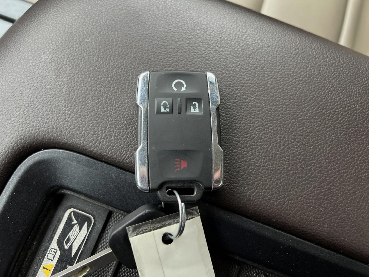 2017 WHITE /Tan Chevrolet Silverado 1500 LTZ Double Cab Short Box 4WD (1GCVKSEJ5HZ) with an 6.2L V8 engine, Automatic transmission, located at 2990 Old Orchard Rd., Jackson, MO, 63755, 37.354214, -89.612106 - 2017 Chevrolet Silverado 1500 LTZ 92xxx miles 4x4 6.2L V8 Automatic Leather Backup Camera Power/Heated Seats Bluetooth Remote Start Cruise Power Windows/Locks/Mirrors We have financing available and we accept trades! Fill out a credit application on our website or come by today! If you - Photo#6