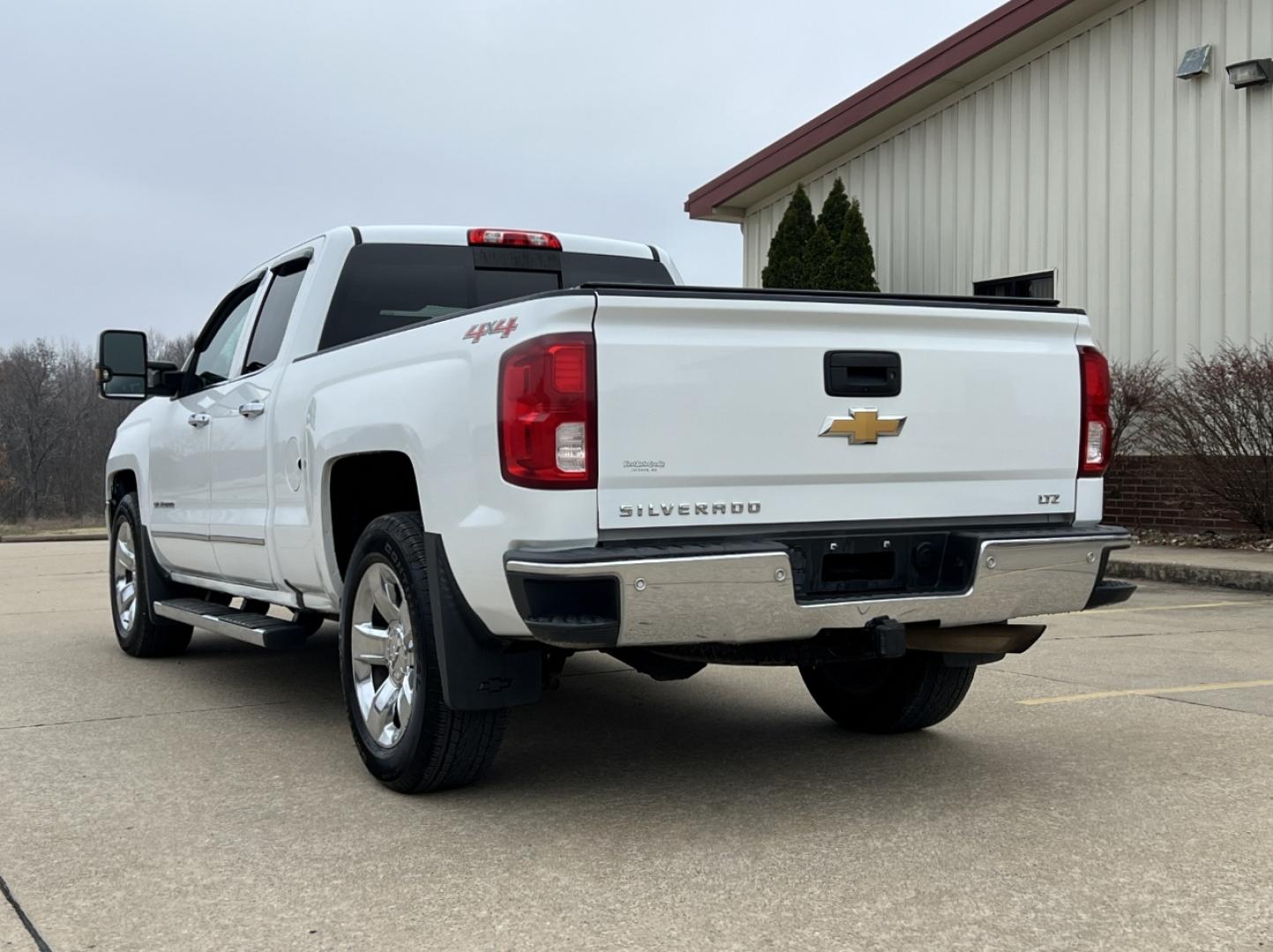 2017 WHITE /Tan Chevrolet Silverado 1500 LTZ Double Cab Short Box 4WD (1GCVKSEJ5HZ) with an 6.2L V8 engine, Automatic transmission, located at 2990 Old Orchard Rd., Jackson, MO, 63755, 37.354214, -89.612106 - 2017 Chevrolet Silverado 1500 LTZ 92xxx miles 4x4 6.2L V8 Automatic Leather Backup Camera Power/Heated Seats Bluetooth Remote Start Cruise Power Windows/Locks/Mirrors We have financing available and we accept trades! Fill out a credit application on our website or come by today! If you - Photo#11