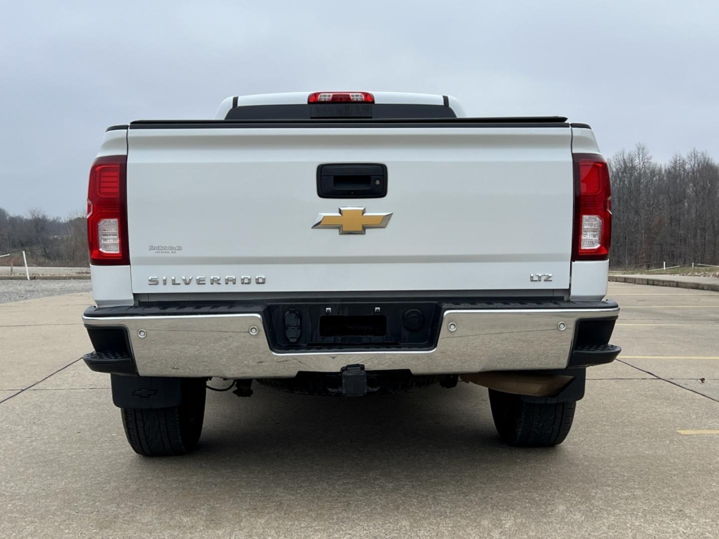 2017 WHITE /Tan Chevrolet Silverado 1500 LTZ Double Cab Short Box 4WD (1GCVKSEJ5HZ) with an 6.2L V8 engine, Automatic transmission, located at 2990 Old Orchard Rd., Jackson, MO, 63755, 37.354214, -89.612106 - 2017 Chevrolet Silverado 1500 LTZ 92xxx miles 4x4 6.2L V8 Automatic Leather Backup Camera Power/Heated Seats Bluetooth Remote Start Cruise Power Windows/Locks/Mirrors We have financing available and we accept trades! Fill out a credit application on our website or come by today! If you - Photo#12