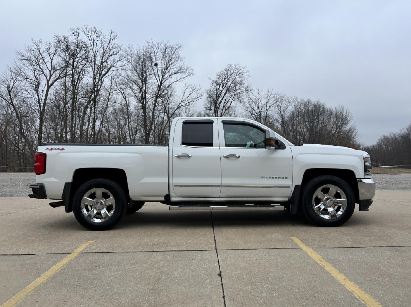 2017 WHITE /Tan Chevrolet Silverado 1500 LTZ Double Cab Short Box 4WD (1GCVKSEJ5HZ) with an 6.2L V8 engine, Automatic transmission, located at 2990 Old Orchard Rd., Jackson, MO, 63755, 37.354214, -89.612106 - 2017 Chevrolet Silverado 1500 LTZ 92xxx miles 4x4 6.2L V8 Automatic Leather Backup Camera Power/Heated Seats Bluetooth Remote Start Cruise Power Windows/Locks/Mirrors We have financing available and we accept trades! Fill out a credit application on our website or come by today! If you - Photo#9