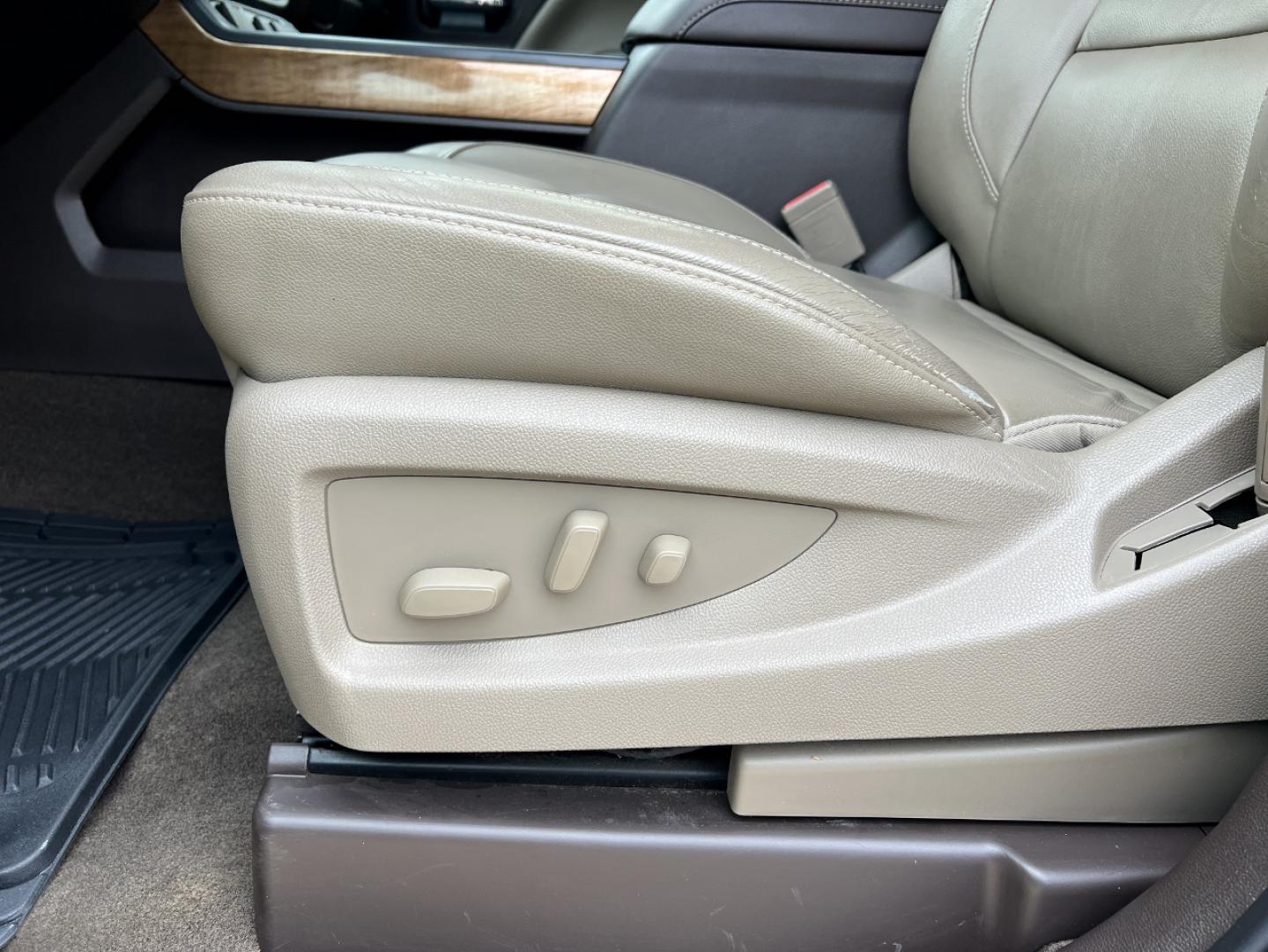 2017 WHITE /Tan Chevrolet Silverado 1500 LTZ Double Cab Short Box 4WD (1GCVKSEJ5HZ) with an 6.2L V8 engine, Automatic transmission, located at 2990 Old Orchard Rd., Jackson, MO, 63755, 37.354214, -89.612106 - 2017 Chevrolet Silverado 1500 LTZ 92xxx miles 4x4 6.2L V8 Automatic Leather Backup Camera Power/Heated Seats Bluetooth Remote Start Cruise Power Windows/Locks/Mirrors We have financing available and we accept trades! Fill out a credit application on our website or come by today! If you - Photo#5