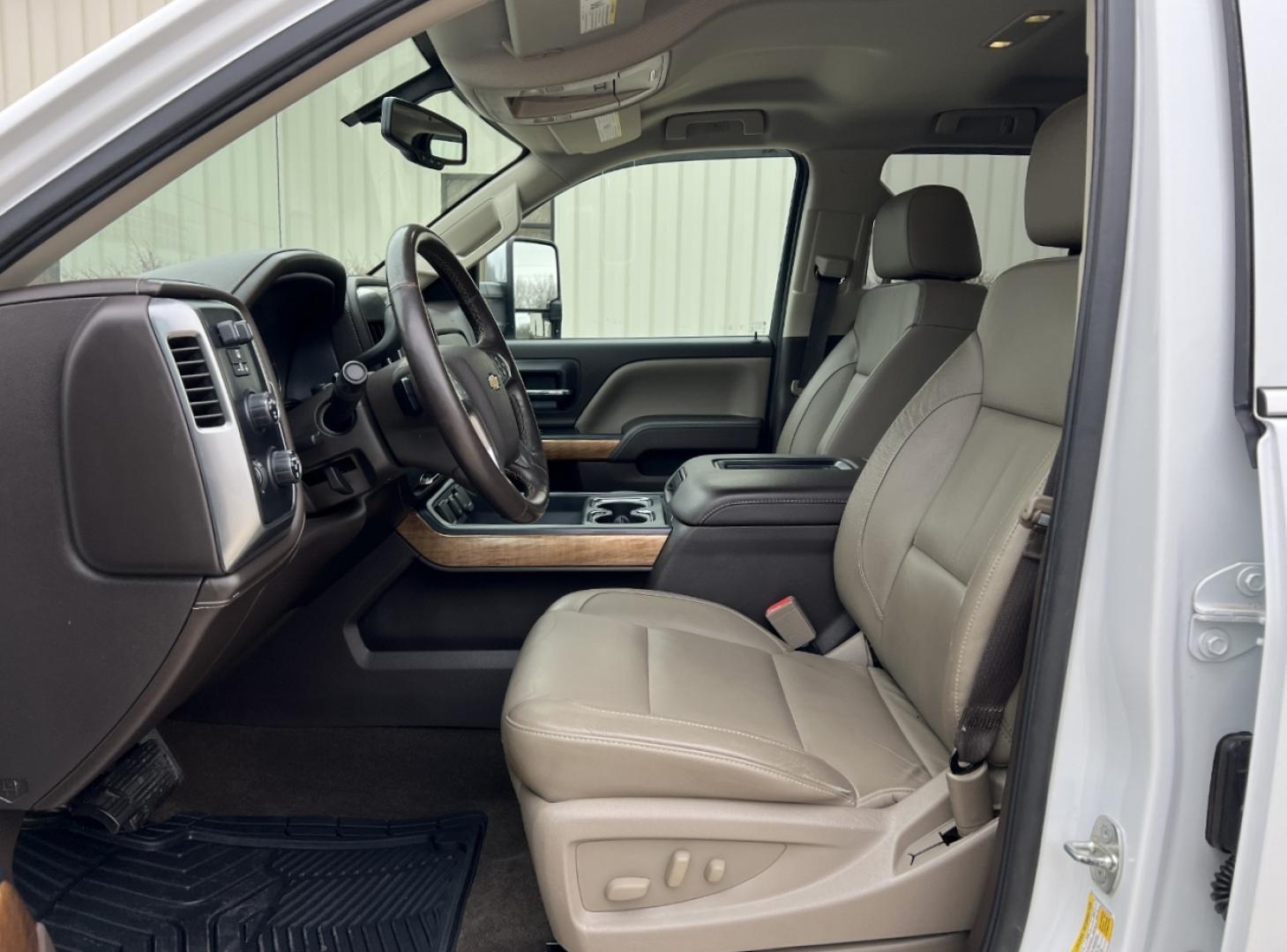 2017 WHITE /Tan Chevrolet Silverado 1500 LTZ Double Cab Short Box 4WD (1GCVKSEJ5HZ) with an 6.2L V8 engine, Automatic transmission, located at 2990 Old Orchard Rd., Jackson, MO, 63755, 37.354214, -89.612106 - 2017 Chevrolet Silverado 1500 LTZ 92xxx miles 4x4 6.2L V8 Automatic Leather Backup Camera Power/Heated Seats Bluetooth Remote Start Cruise Power Windows/Locks/Mirrors We have financing available and we accept trades! Fill out a credit application on our website or come by today! If you - Photo#15