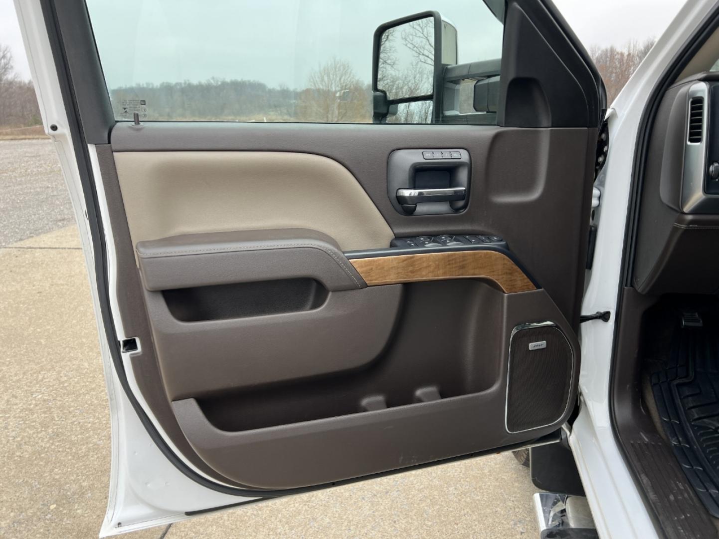 2017 WHITE /Tan Chevrolet Silverado 1500 LTZ Double Cab Short Box 4WD (1GCVKSEJ5HZ) with an 6.2L V8 engine, Automatic transmission, located at 2990 Old Orchard Rd., Jackson, MO, 63755, 37.354214, -89.612106 - 2017 Chevrolet Silverado 1500 LTZ 92xxx miles 4x4 6.2L V8 Automatic Leather Backup Camera Power/Heated Seats Bluetooth Remote Start Cruise Power Windows/Locks/Mirrors We have financing available and we accept trades! Fill out a credit application on our website or come by today! If you - Photo#14