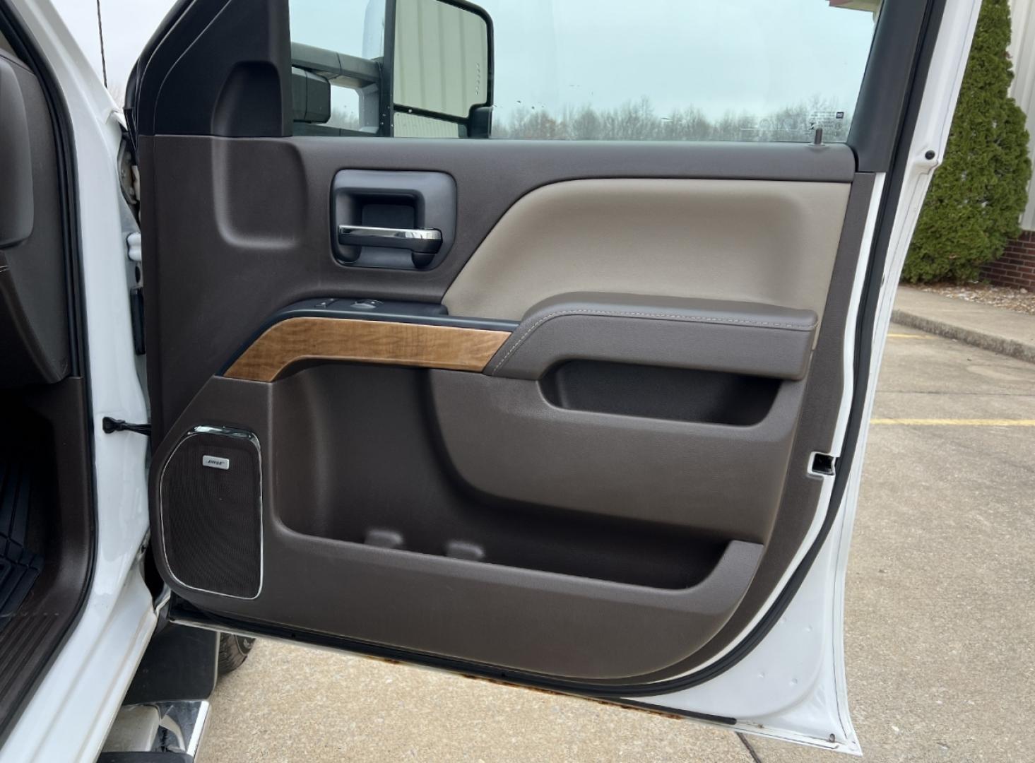 2017 WHITE /Tan Chevrolet Silverado 1500 LTZ Double Cab Short Box 4WD (1GCVKSEJ5HZ) with an 6.2L V8 engine, Automatic transmission, located at 2990 Old Orchard Rd., Jackson, MO, 63755, 37.354214, -89.612106 - 2017 Chevrolet Silverado 1500 LTZ 92xxx miles 4x4 6.2L V8 Automatic Leather Backup Camera Power/Heated Seats Bluetooth Remote Start Cruise Power Windows/Locks/Mirrors We have financing available and we accept trades! Fill out a credit application on our website or come by today! If you - Photo#16