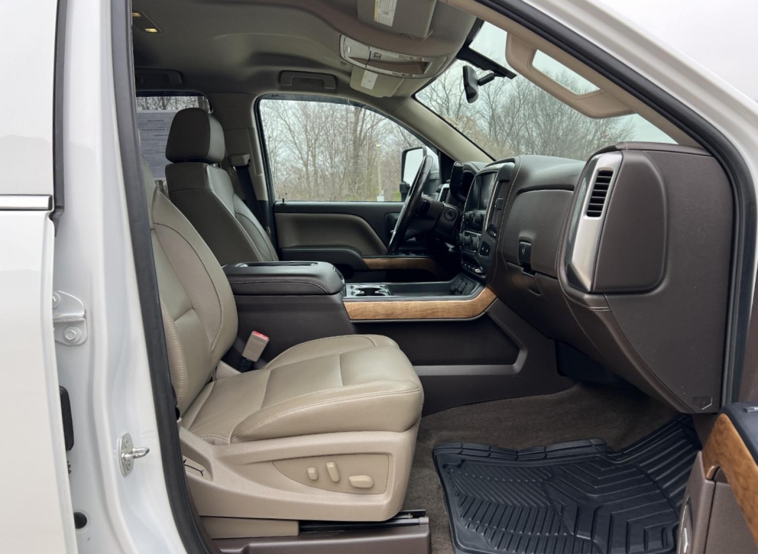 2017 WHITE /Tan Chevrolet Silverado 1500 LTZ Double Cab Short Box 4WD (1GCVKSEJ5HZ) with an 6.2L V8 engine, Automatic transmission, located at 2990 Old Orchard Rd., Jackson, MO, 63755, 37.354214, -89.612106 - 2017 Chevrolet Silverado 1500 LTZ 92xxx miles 4x4 6.2L V8 Automatic Leather Backup Camera Power/Heated Seats Bluetooth Remote Start Cruise Power Windows/Locks/Mirrors We have financing available and we accept trades! Fill out a credit application on our website or come by today! If you - Photo#17