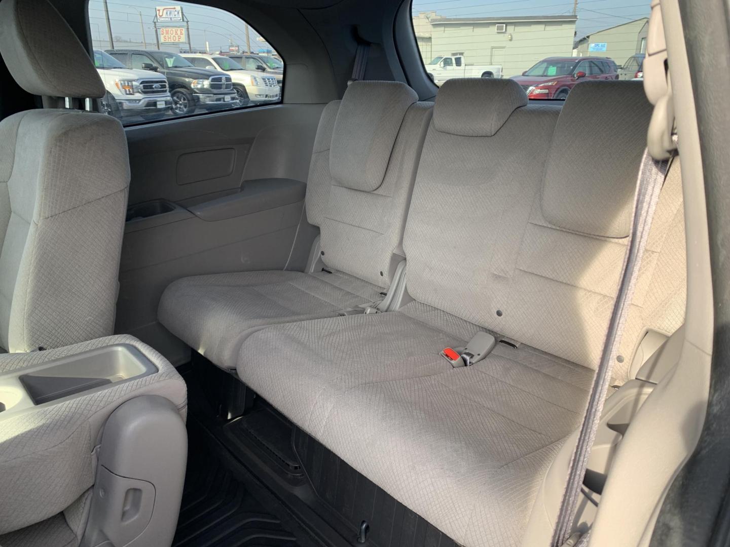 2016 GRAY /GRAY Honda Odyssey EX (5FNRL5H43GB) with an 3.5L V6 SOHC 24V engine, 6A transmission, located at 506 S. Kingshighway, Cape Girardeau, MO, 63703, (573) 235-5000, 37.294991, -89.553635 - One Owner! 2016 Honda Odyssey Air Conditioning Power Windows Power Locks Power Steering Tilt Wheel Keyless Entry Alarm Dual Front Airbags Side Airbags Head Airbags Rear Head Airbags All Wheel ABS We have financing available and we accept trades! Fill out a credit application on our web - Photo#16