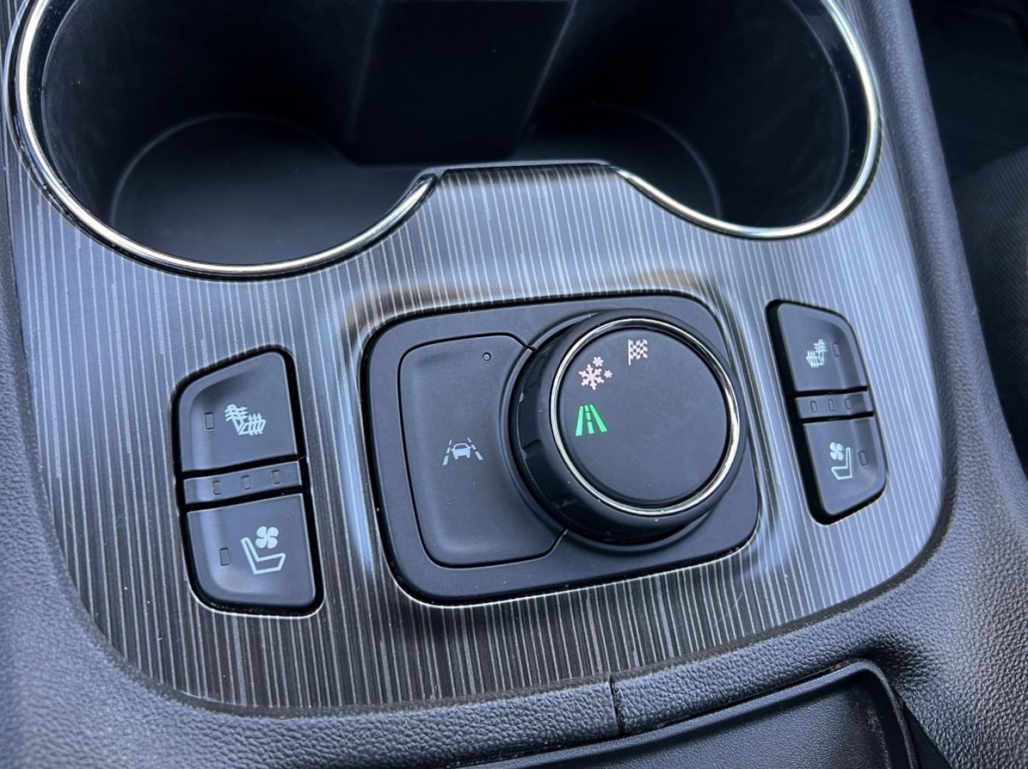 2022 RED /Black GMC Acadia SLT (1GKKNML44NZ) with an 2.0L 4 Cyl. TURBO engine, Automatic transmission, located at 2990 Old Orchard Rd., Jackson, MO, 63755, 37.354214, -89.612106 - 2022 GMC Acadia SLT 124xxx miles Front Wheel Drive 2.0L 4 Cyl. Automatic Leather 3rd Row Navigation Backup Camera Power/Heated Seats Heated Rear Seats Heated Steering Wheel Bluetooth Remote Start Cruise Power Windows/Locks/Mirrors We have financing available and we accept trades! Fil - Photo#4